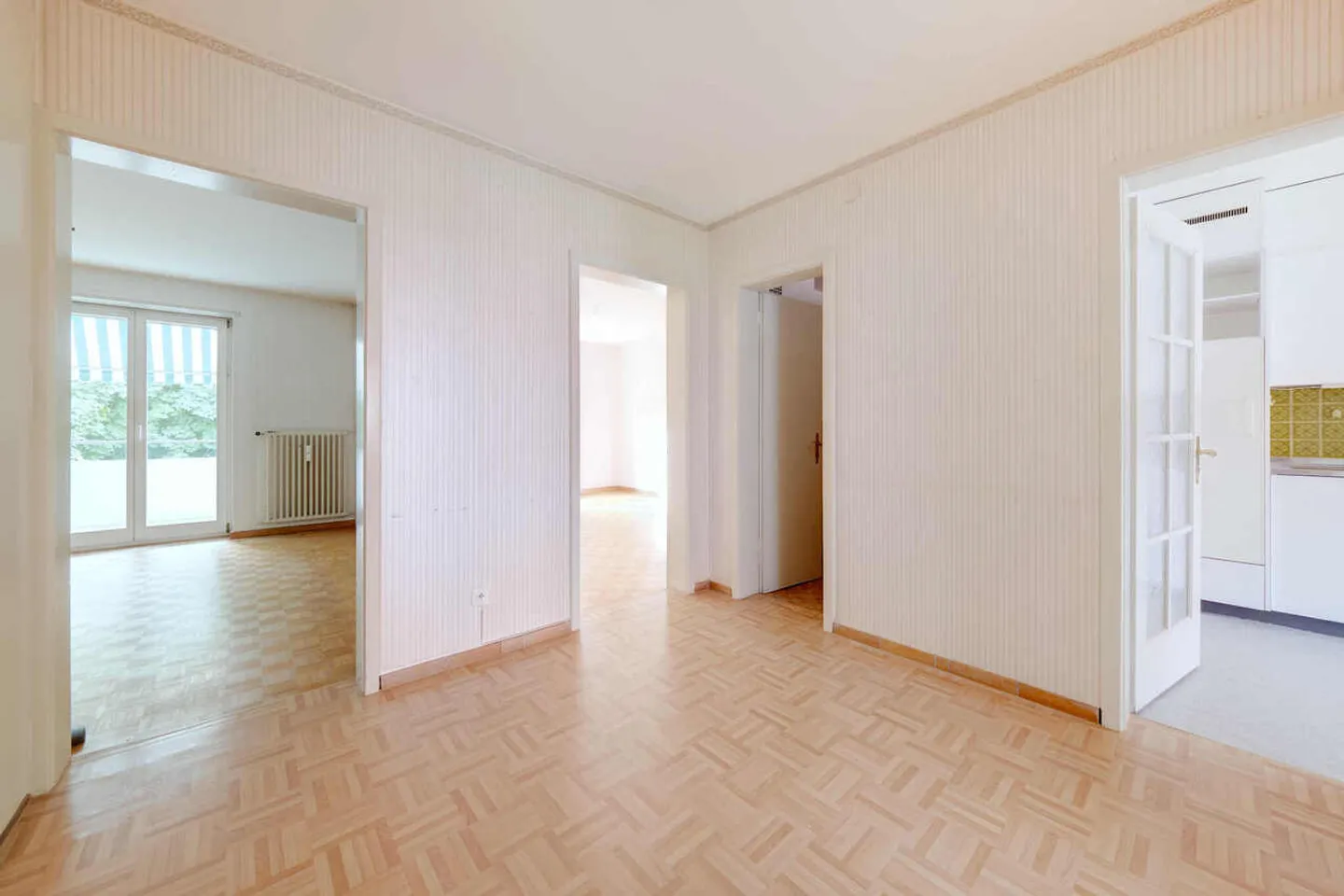 Appartamento in vendita - Foto 3 di 17