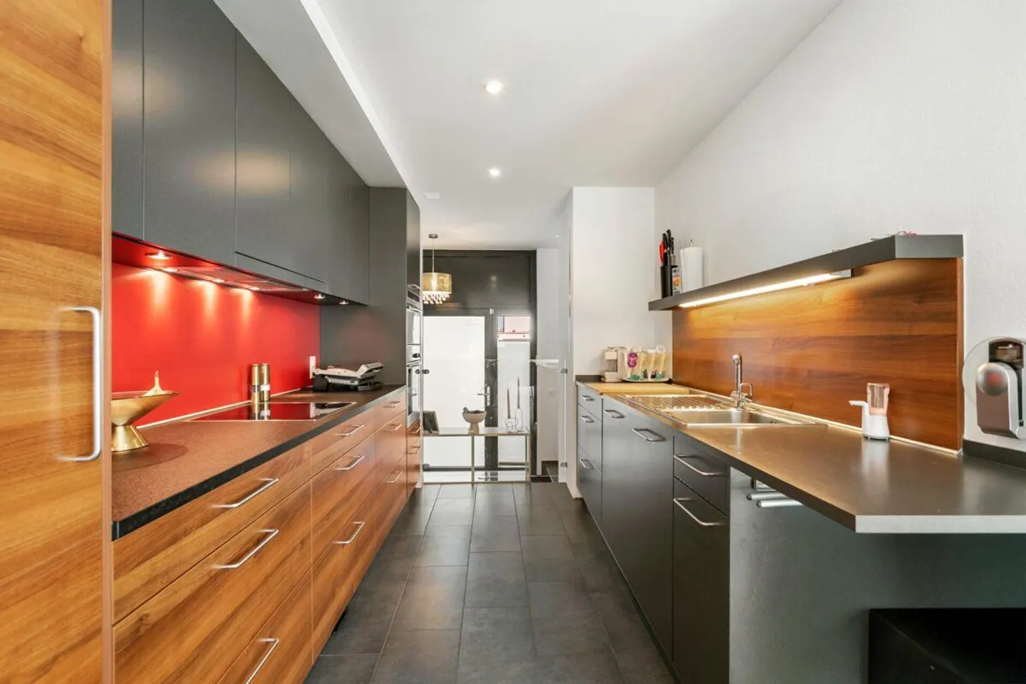 Moderna casa familiare con vista sul lago e giardino - Foto 4 di 30