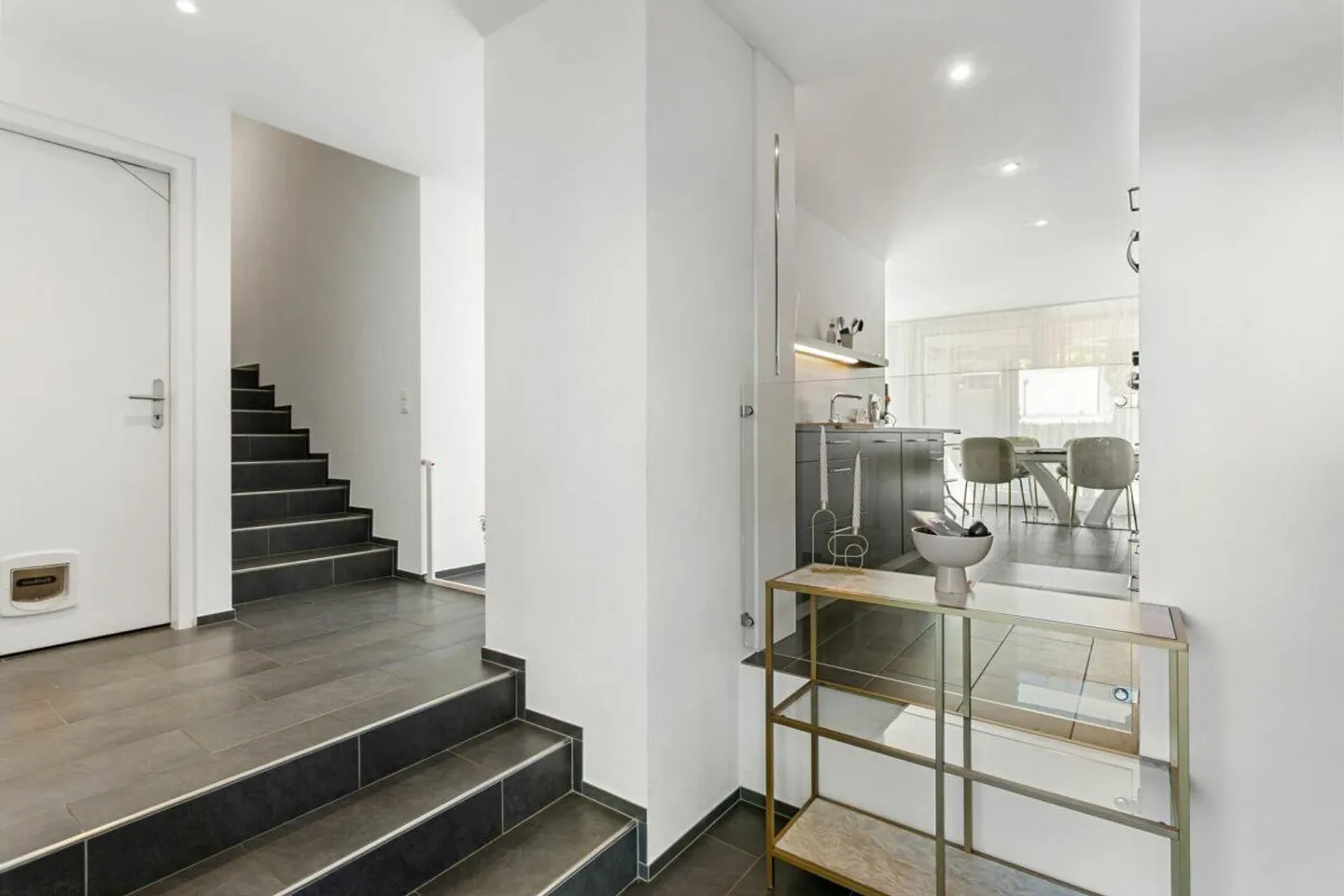 Moderna casa familiare con vista sul lago e giardino - Foto 7 di 30
