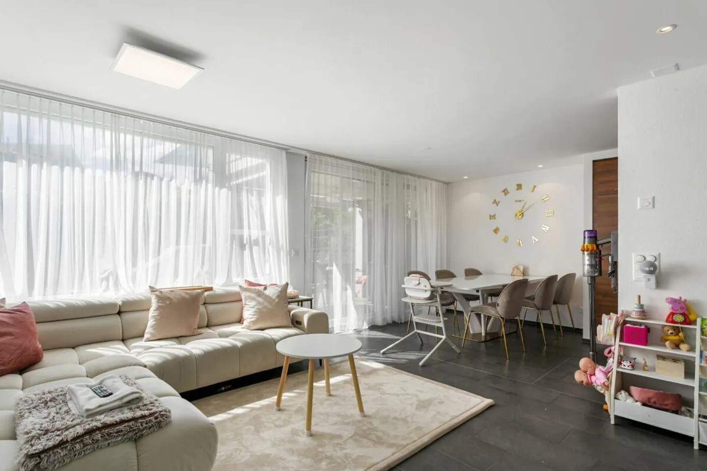 Moderna casa familiare con vista sul lago e giardino - Foto 8 di 30