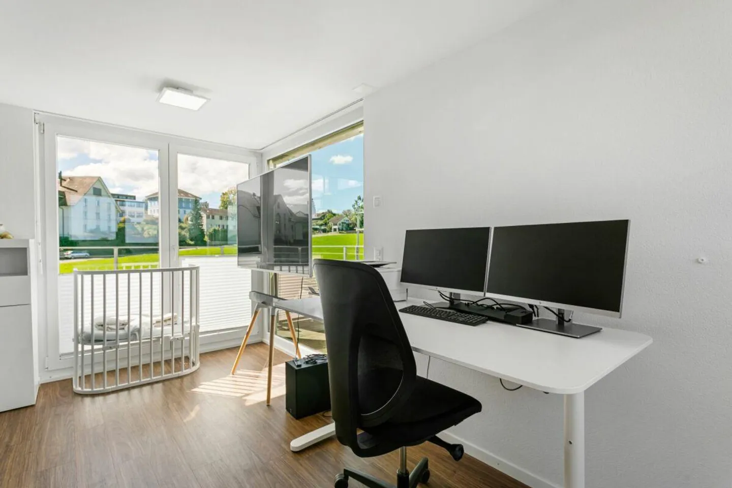 Moderna casa familiare con vista sul lago e giardino - Foto 20 di 30