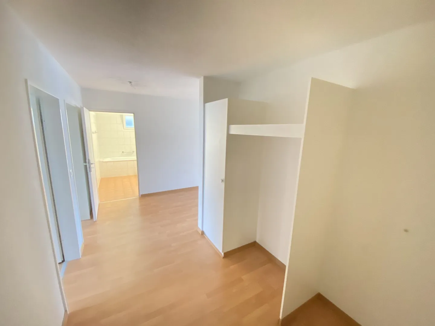 Appartement ensoleillé et calme avec tour de lavage privé - Photo 8 sur 11
