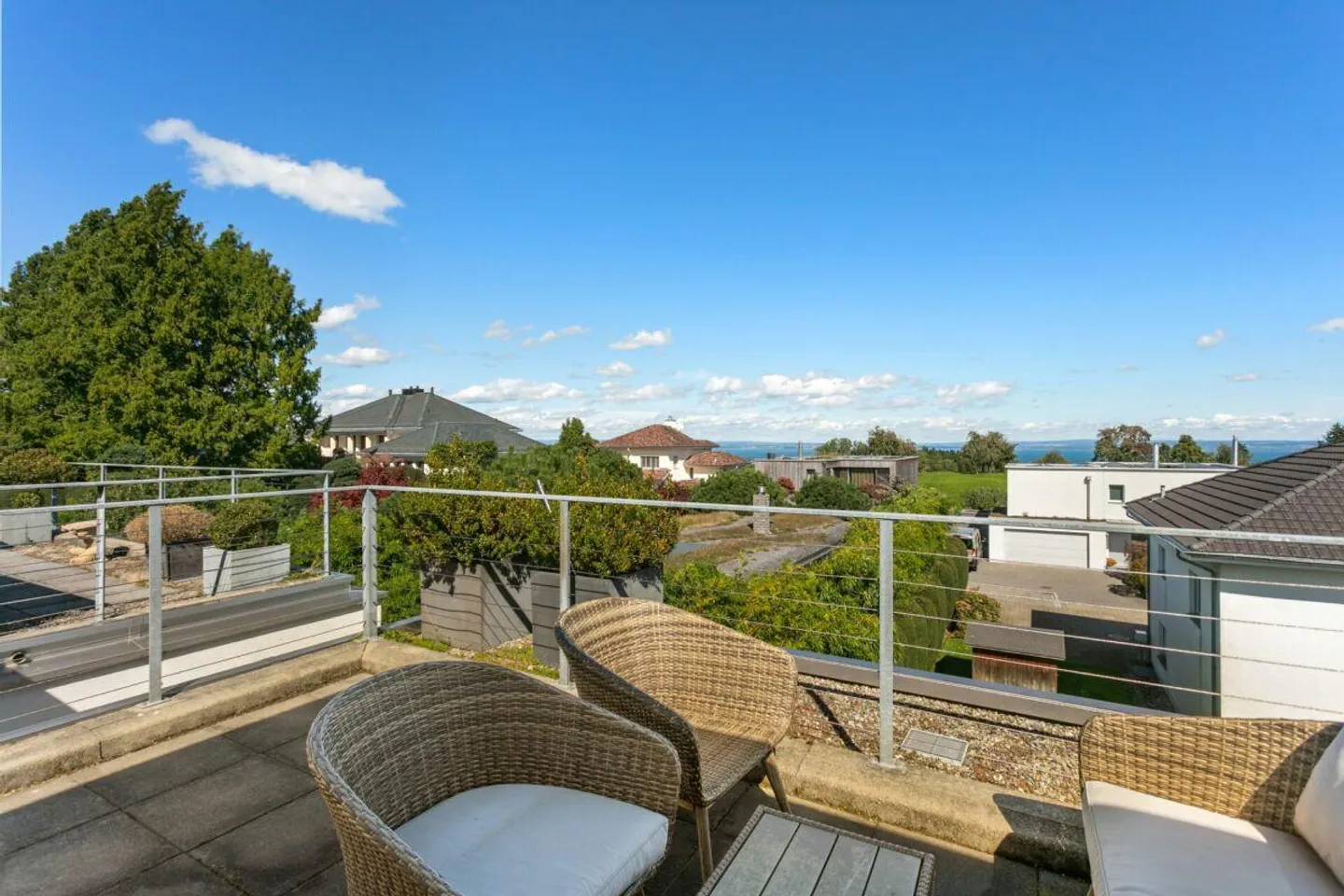Moderna casa familiare con vista sul lago e giardino - Foto 28 di 30