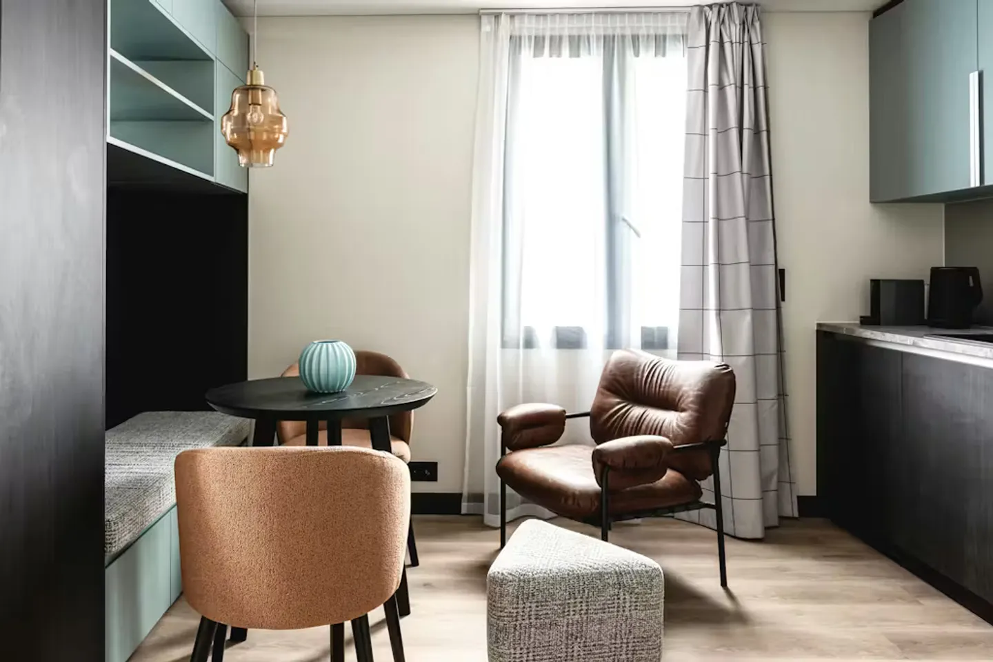 Charming Apartment in Zürich - Photo 2 of 8