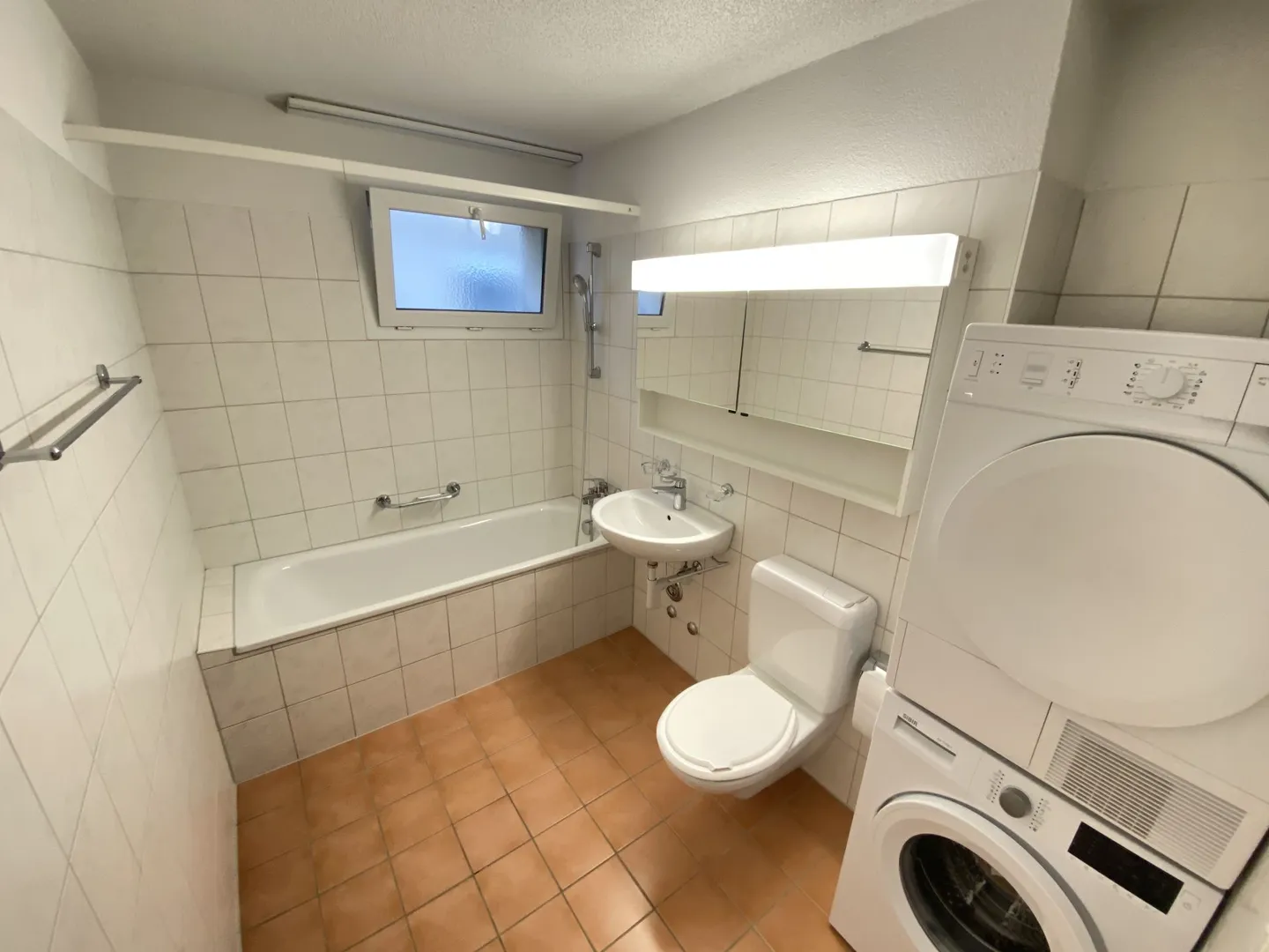 Appartement ensoleillé et calme avec tour de lavage privé - Photo 9 sur 11
