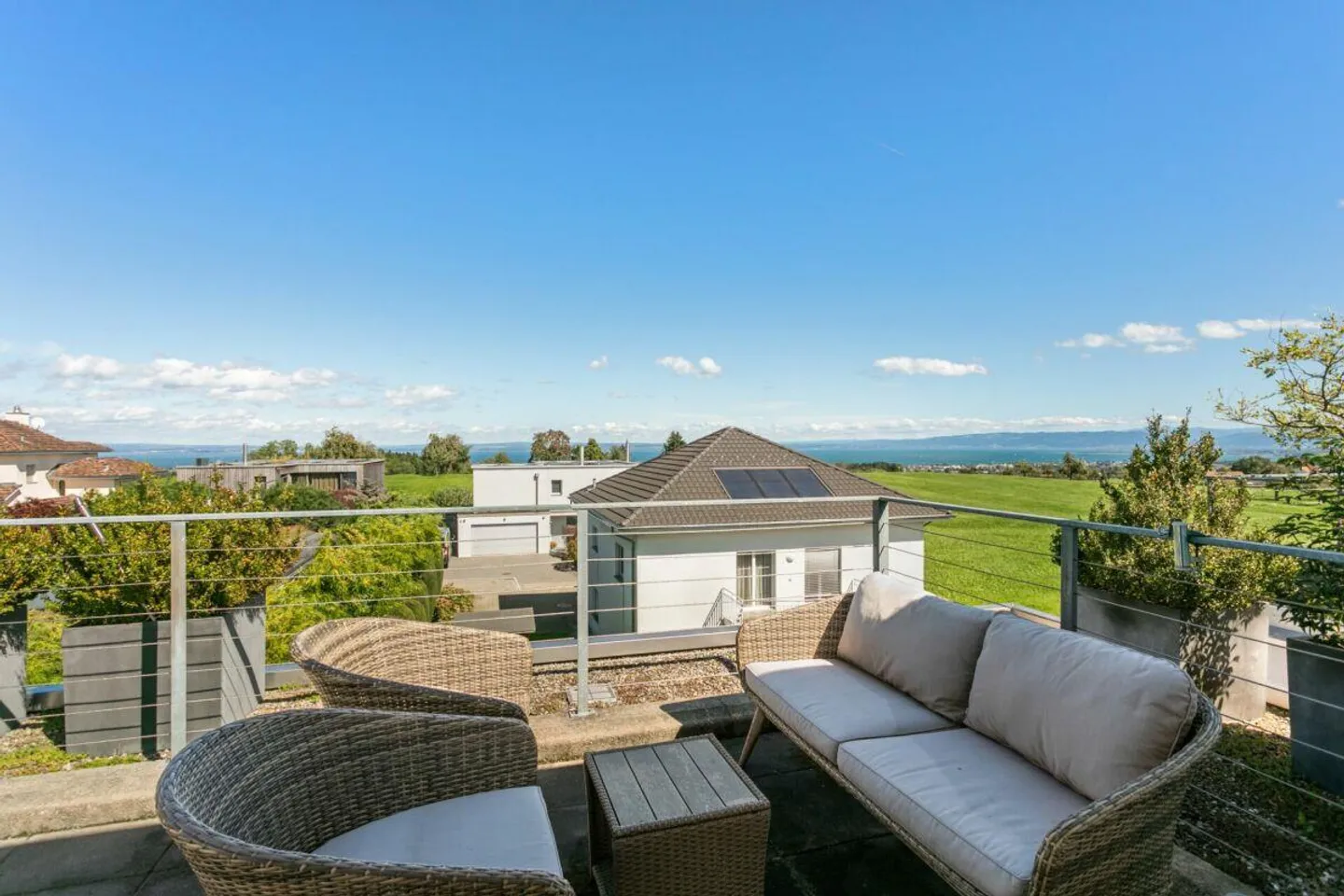 Moderna casa familiare con vista sul lago e giardino - Foto 27 di 30