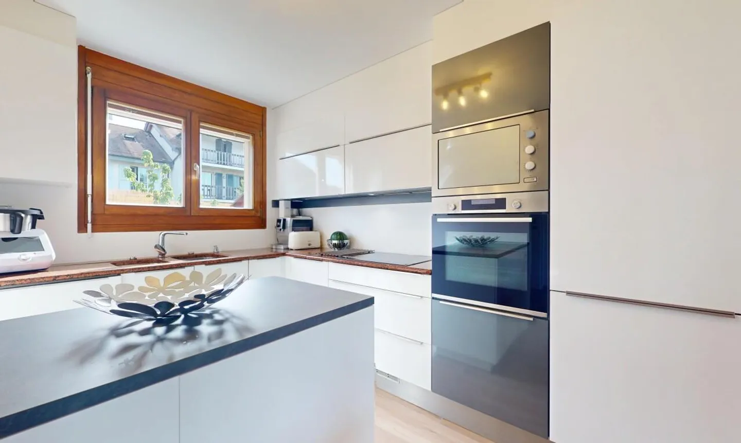 Vor einem landwirtschaftlichen Feld - Foto 1 von 13