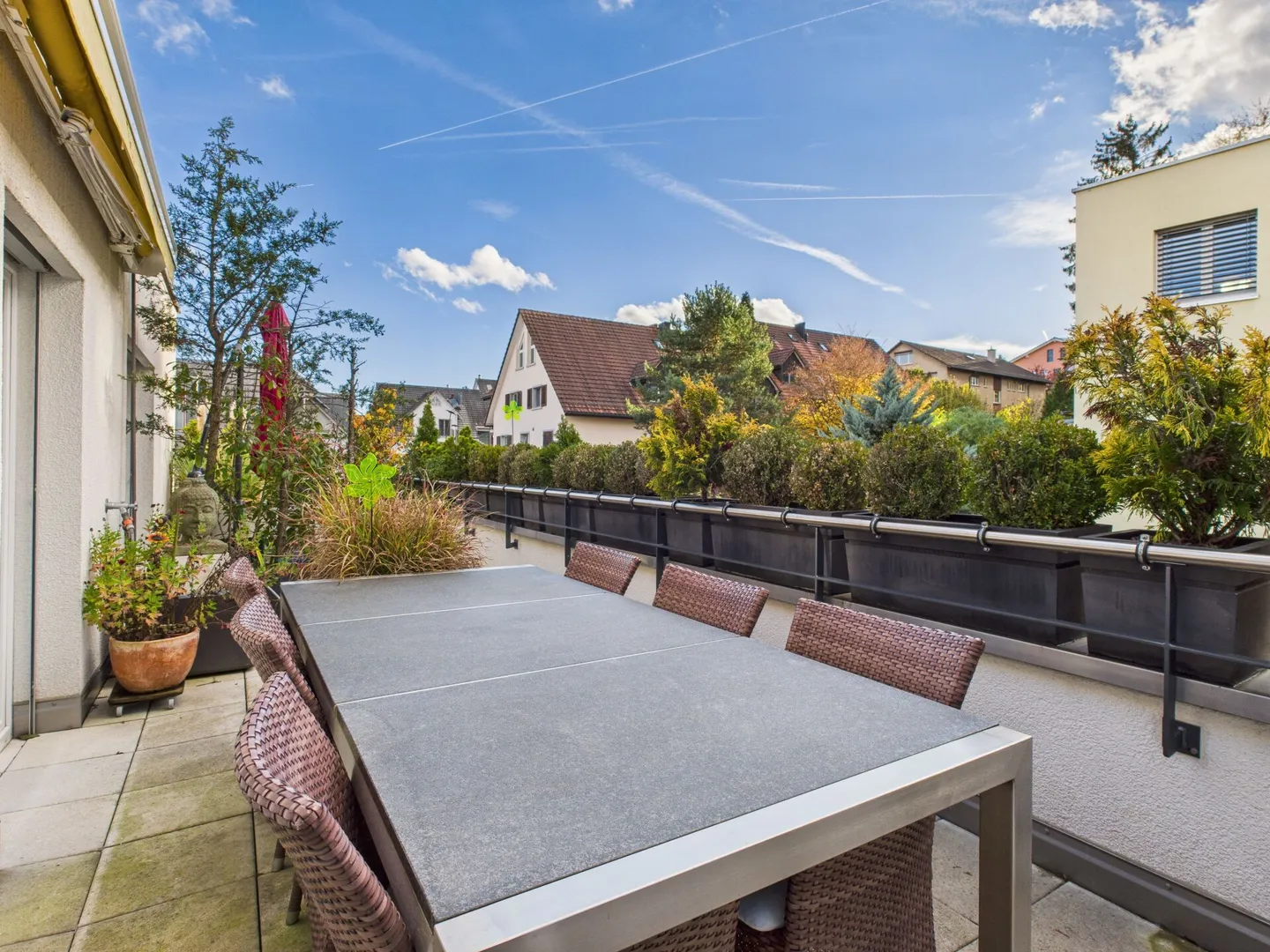 TWO LARGE, SUNNY ROOFTOP TERRACES - Photo 2 of 8