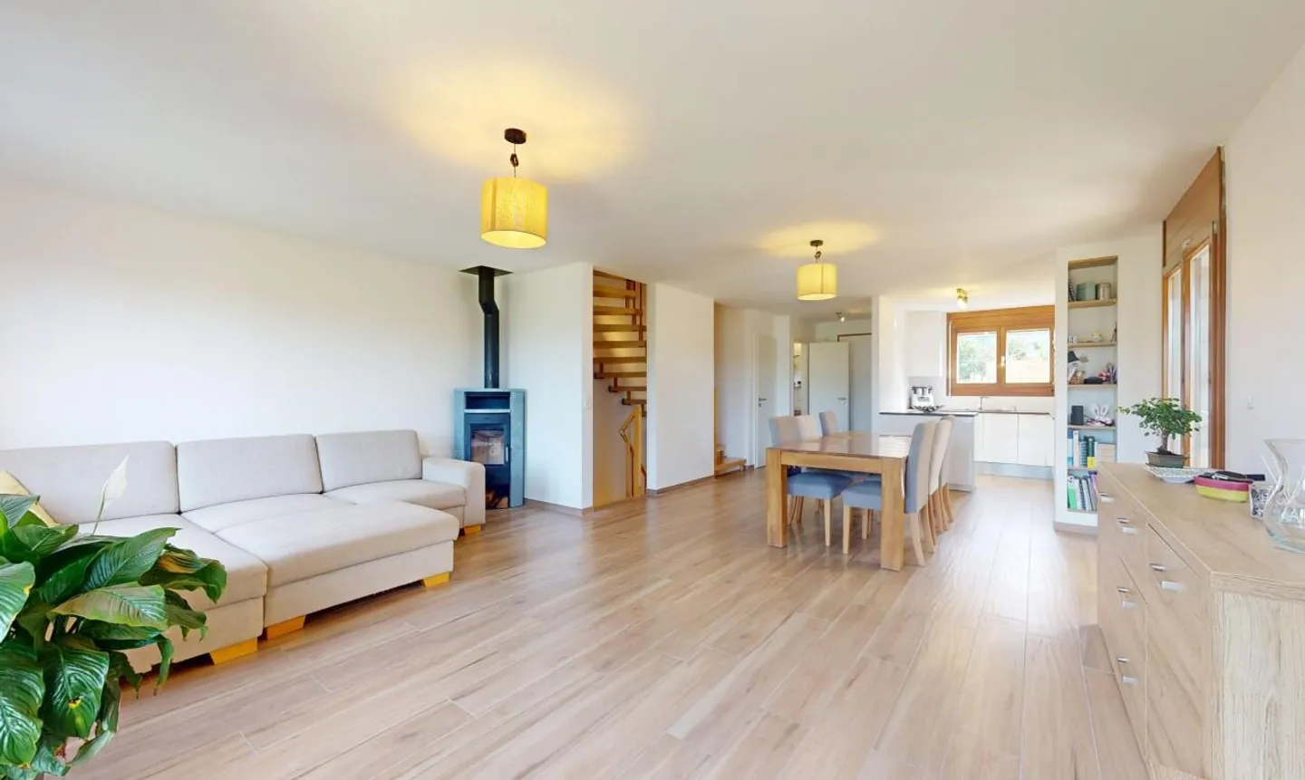 Vor einem landwirtschaftlichen Feld - Foto 4 von 13