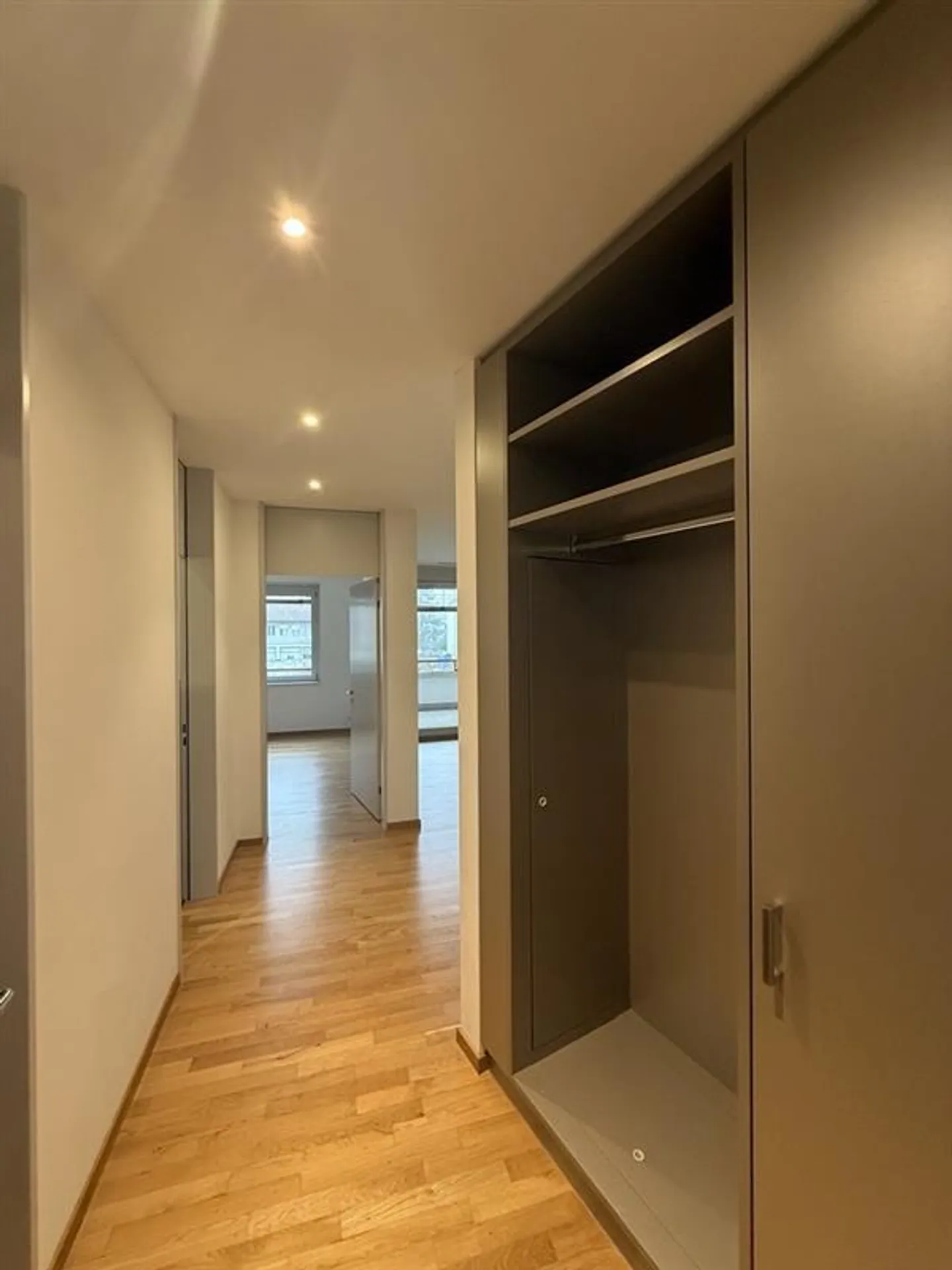 Charmante Wohnung in Kreis 9 - Foto 6 von 8
