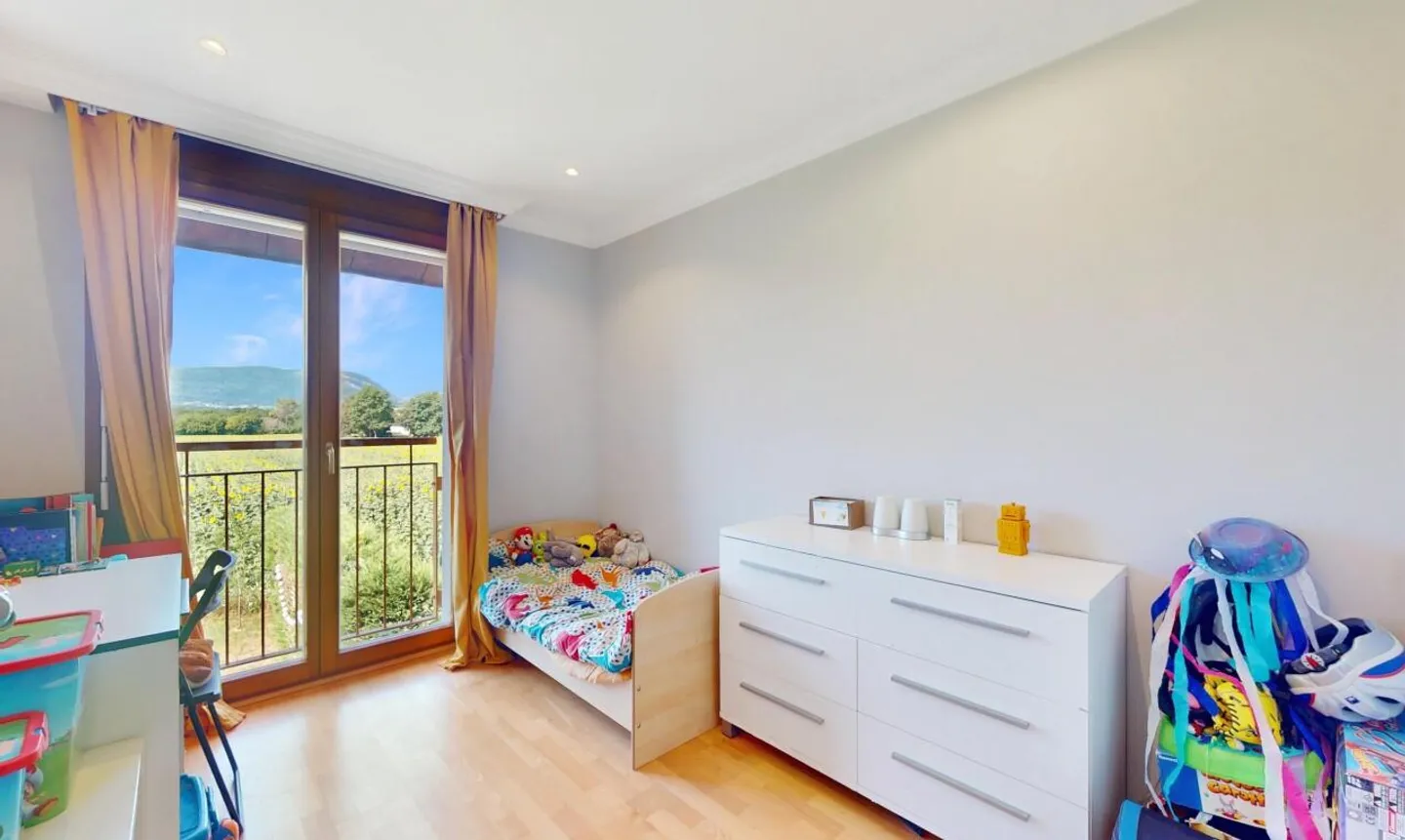 Vor einem landwirtschaftlichen Feld - Foto 5 von 13