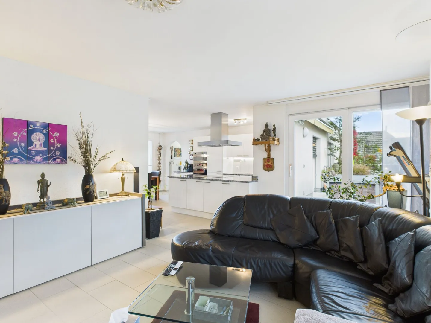 TWO LARGE, SUNNY ROOFTOP TERRACES - Photo 5 of 8