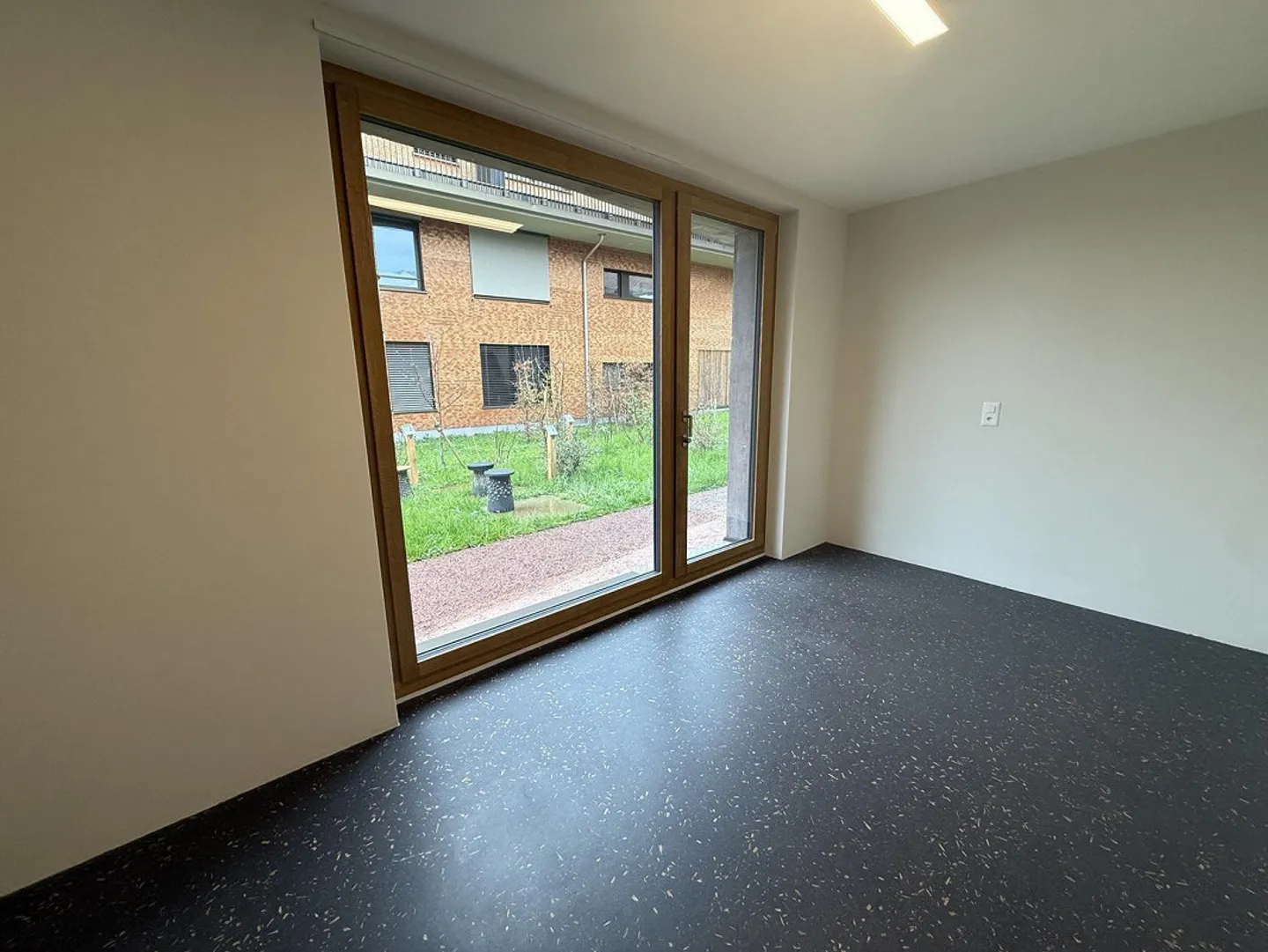 Modernes Atelier zu Vermieten - Foto 1 von 4