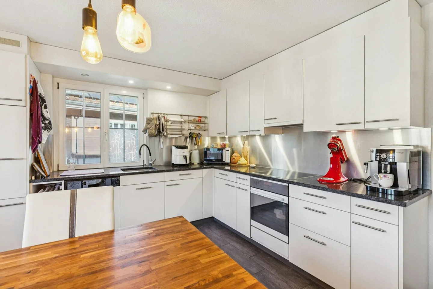 Residential and commercial property with building land reserve in a central location - Photo 9 of 13