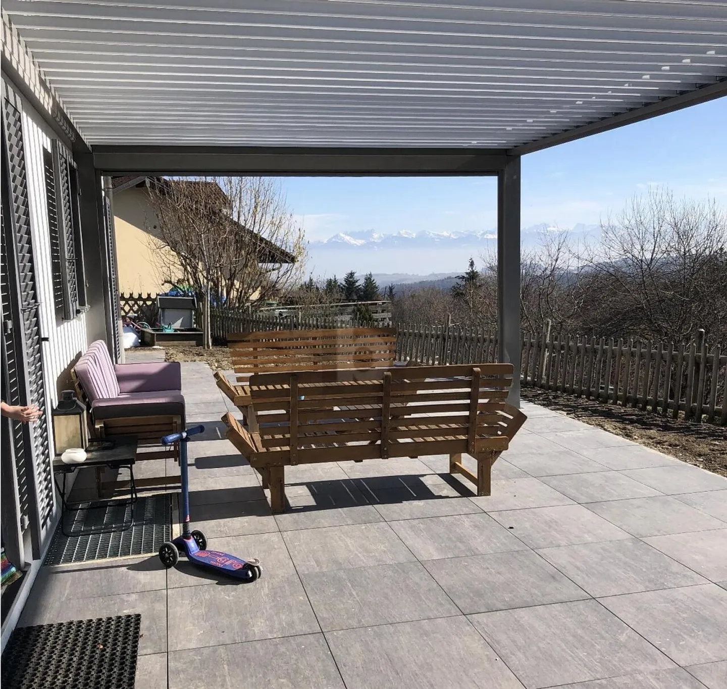 RARE BALANCE BETWEEN ELEGANCE AND INDEPENDENCE - Photo 2 of 6