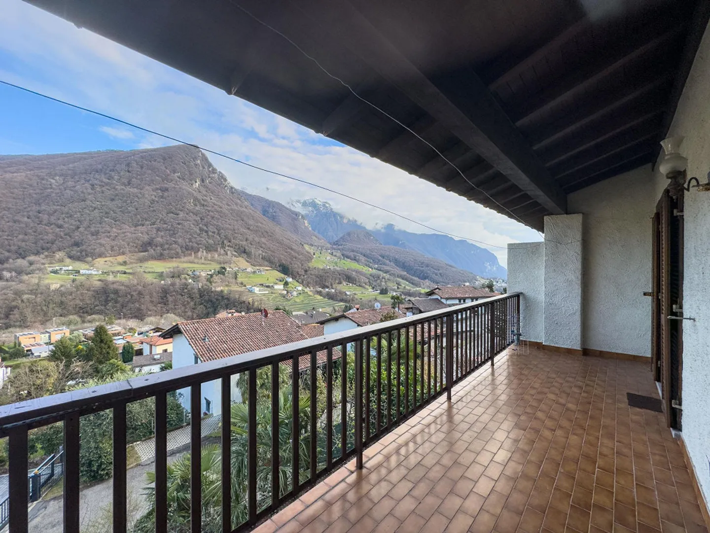 Twin house with garden in Arogno - Photo 1 of 9