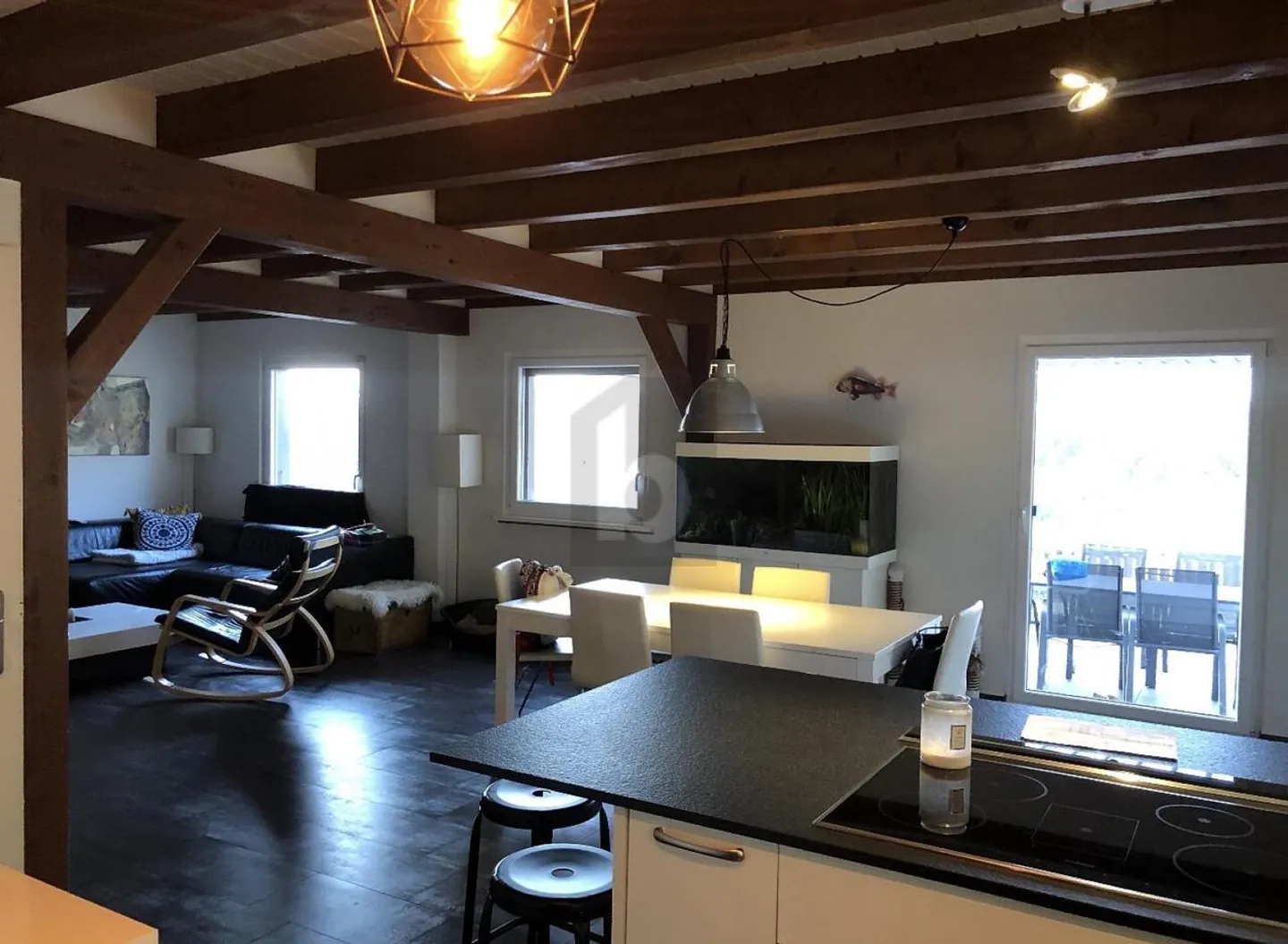 RARE BALANCE BETWEEN ELEGANCE AND INDEPENDENCE - Photo 4 of 6