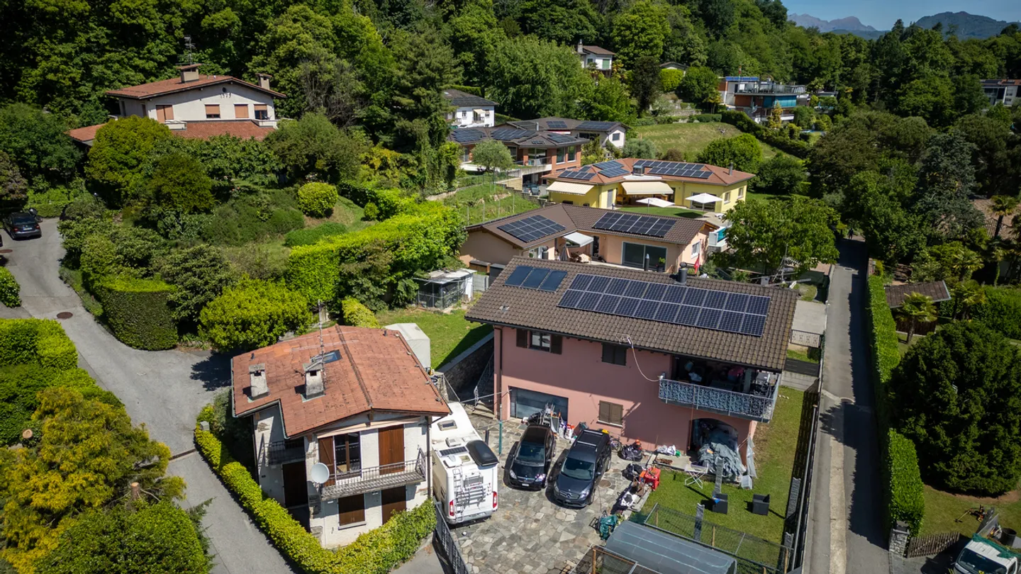 A house in the green with an open view of Lugano - Photo 7 of 8