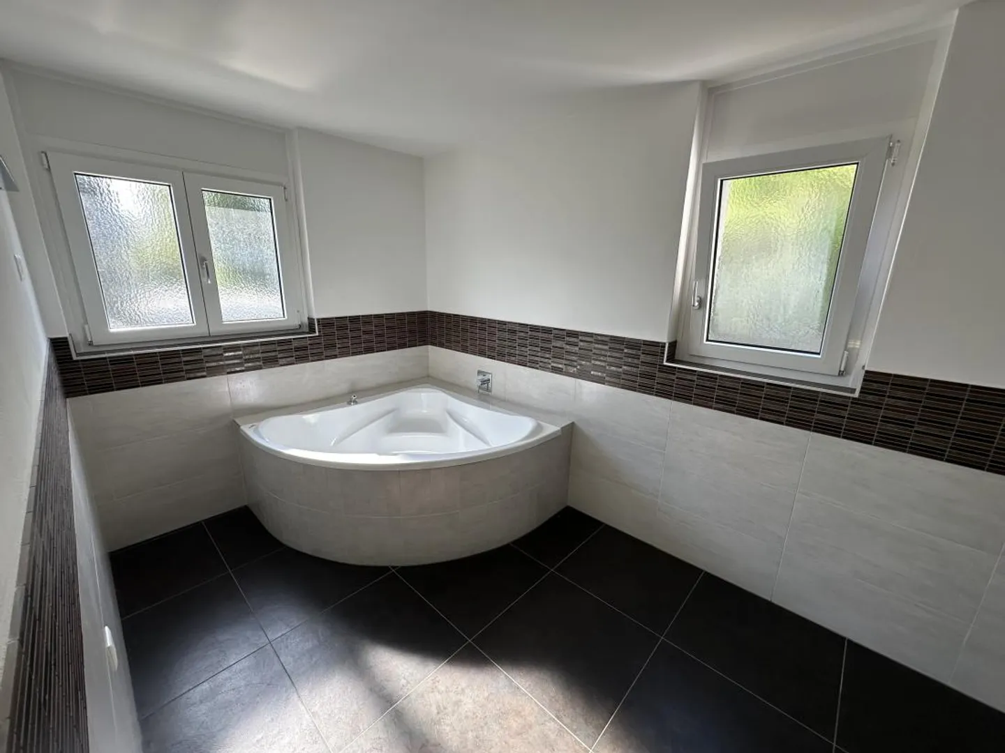 Savièse / Ormône – Casa bifamiliare con 6.5 stanze, garage doppio e piscina - Foto 3 di 30