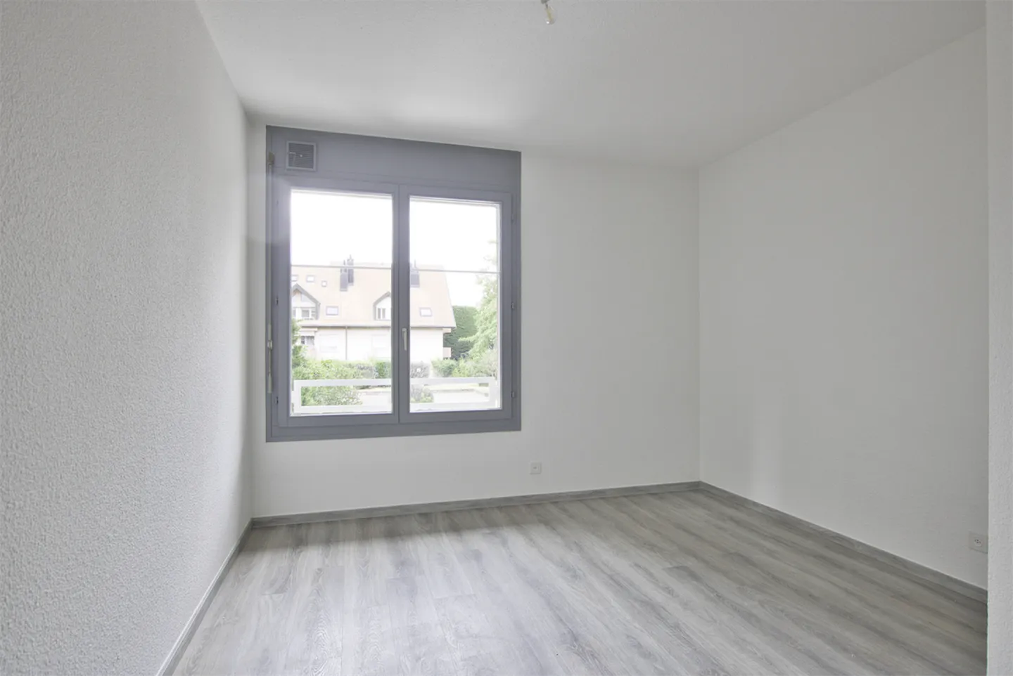 Beautiful recently renovated apartment in Gland - Photo 8 of 10