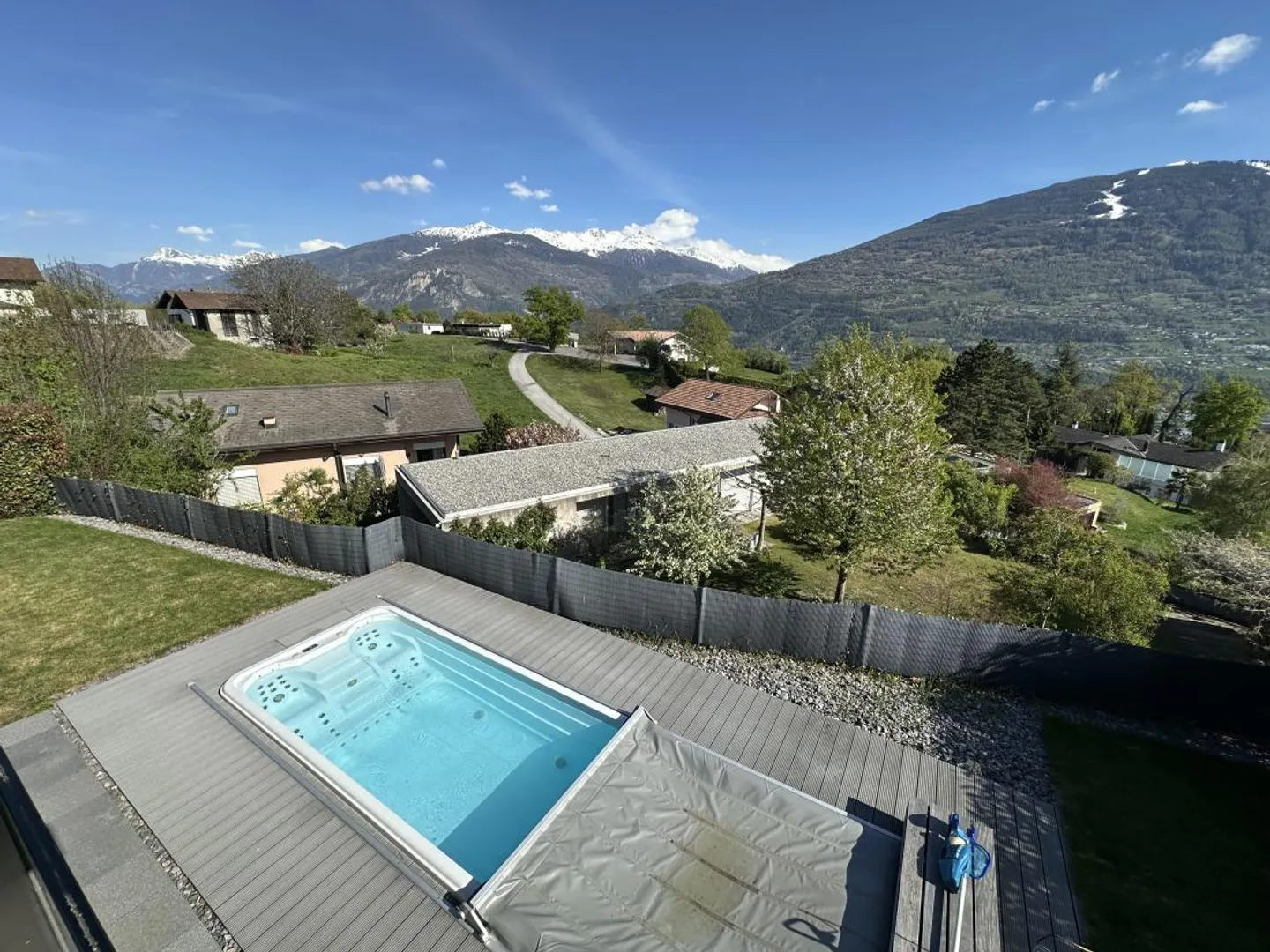 Savièse / Ormône – Casa bifamiliare con 6.5 stanze, garage doppio e piscina - Foto 1 di 30