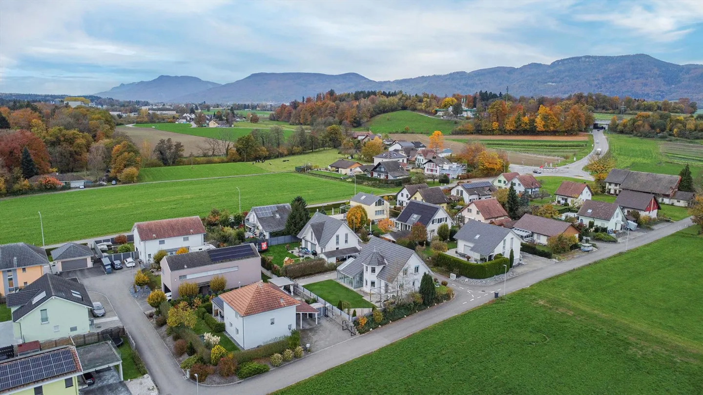 MODERN DETACHED SINGLE-FAMILY HOUSE - Photo 8 of 8