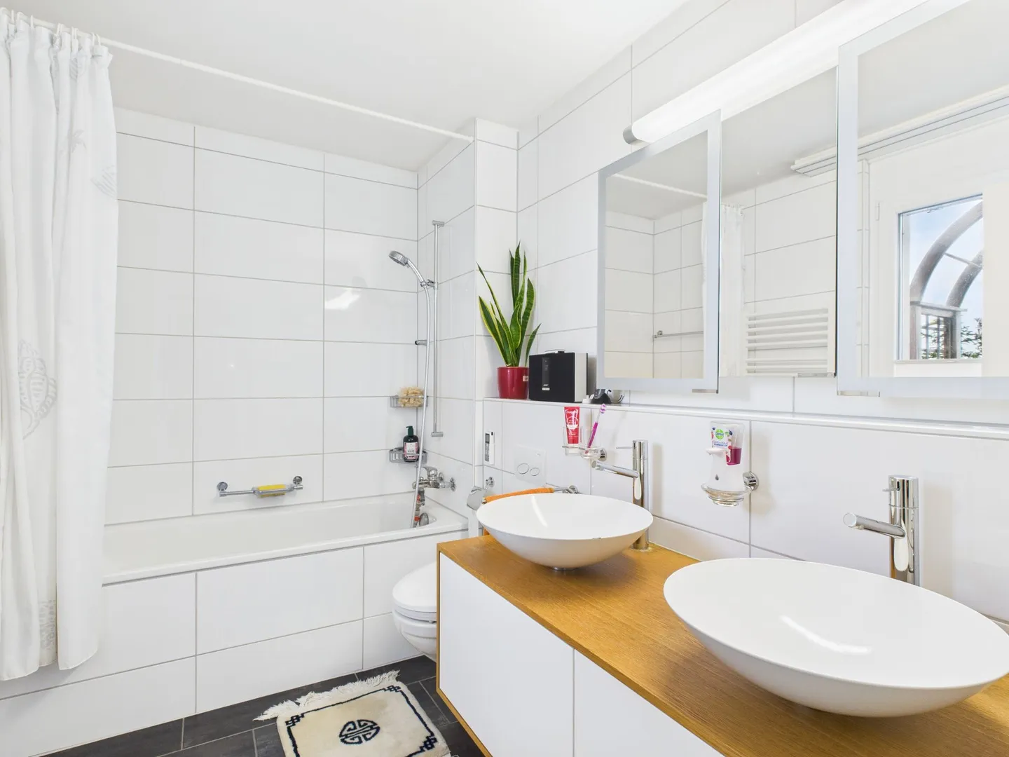 TWO LARGE, SUNNY ROOFTOP TERRACES - Photo 7 of 8