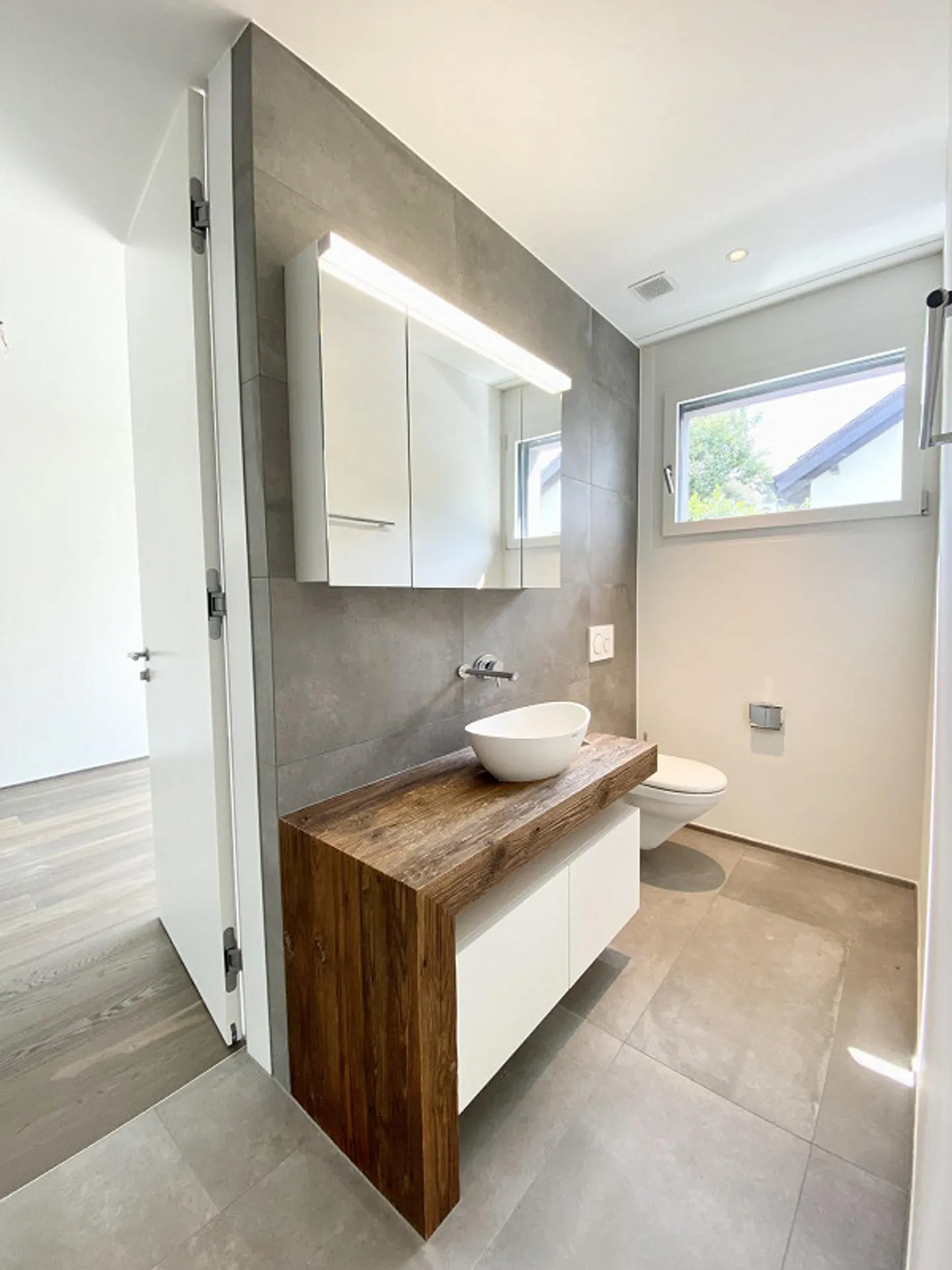 5.5-Room Penthouse Apartment in Wilen near Wollerau - Photo 7 of 11