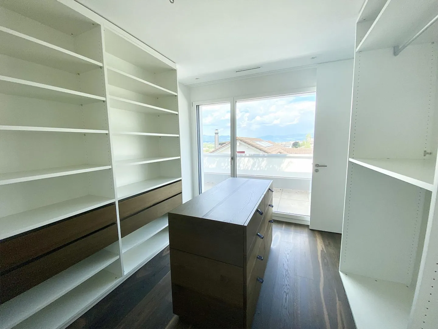 5.5-Room Penthouse Apartment in Wilen near Wollerau - Photo 8 of 11