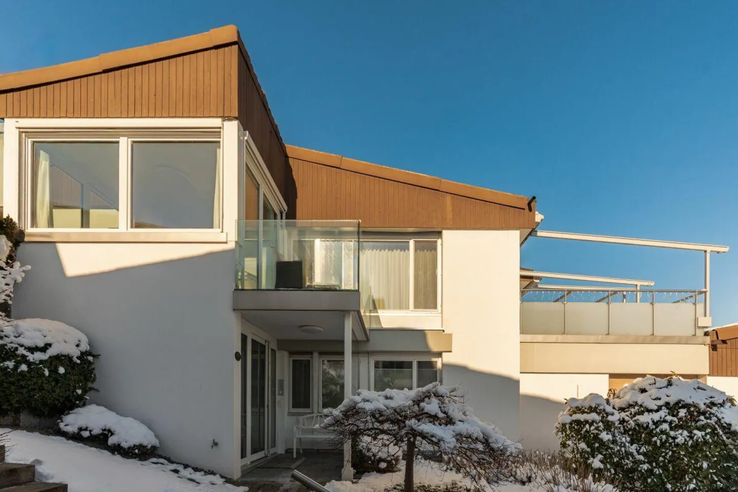 Bellissima casa unifamiliare ristrutturata di 6 1/2 stanze a Hünenberg See - Foto 2 di 21