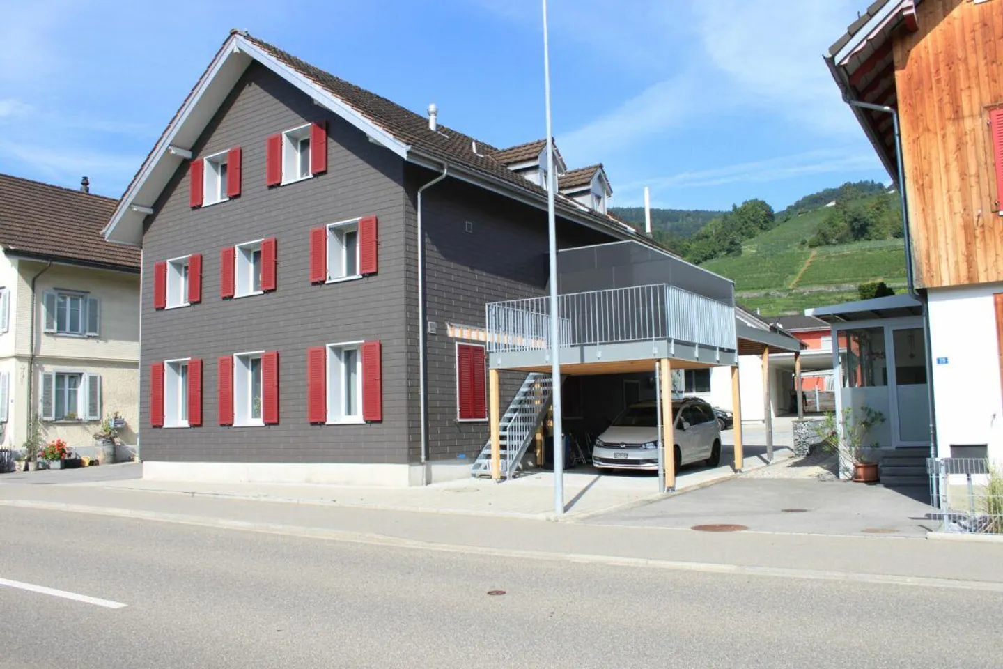 Vivre dans un appartement de 2,5 pièces au rez-de-chaussée récent - Photo 3 sur 12