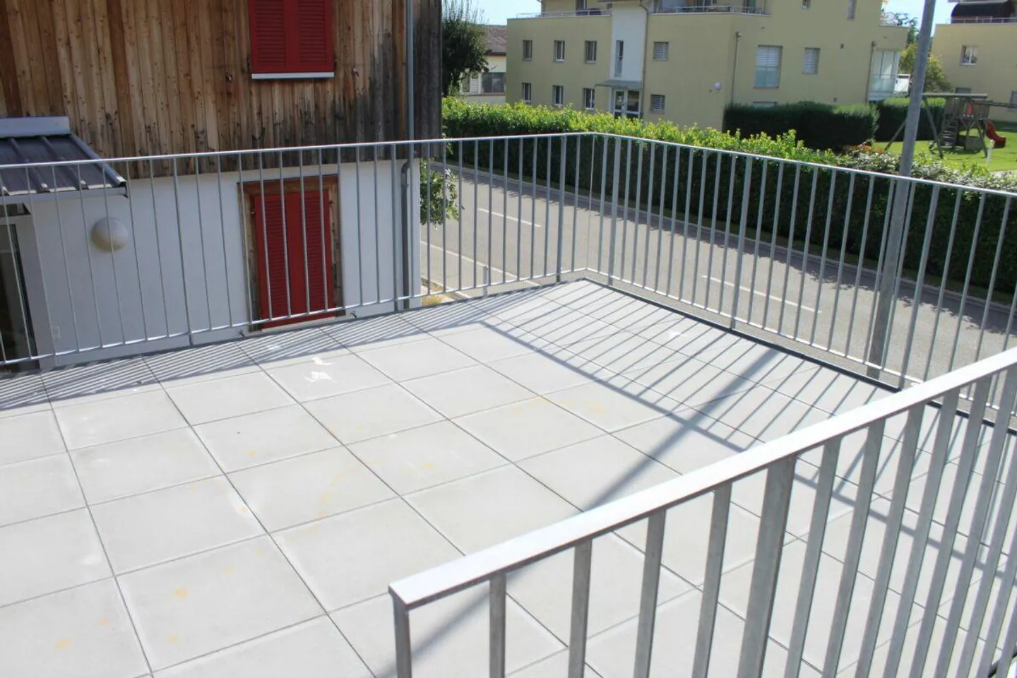 Vivre dans un appartement de 2,5 pièces au rez-de-chaussée récent - Photo 4 sur 12