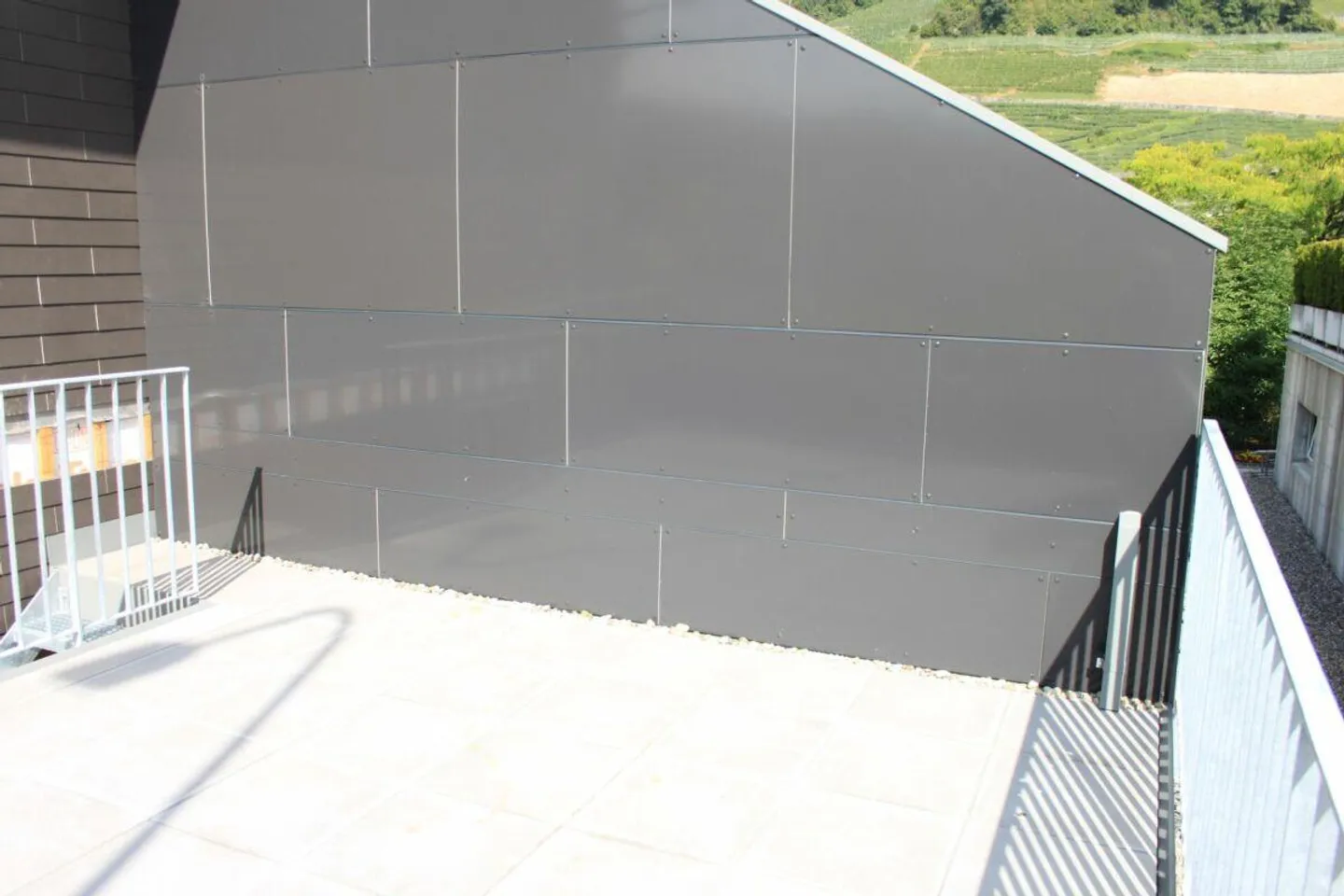 Vivre dans un appartement de 2,5 pièces au rez-de-chaussée récent - Photo 5 sur 12