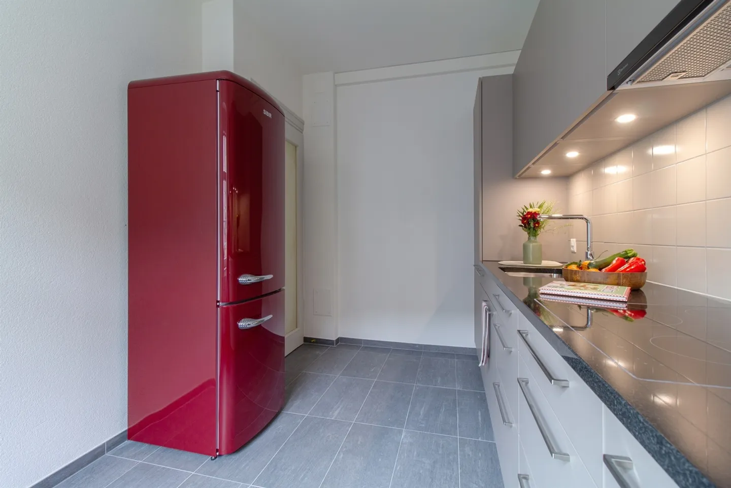 Great Art Nouveau Apartment - Ideal for a Shared Flat! - Photo 2 of 9