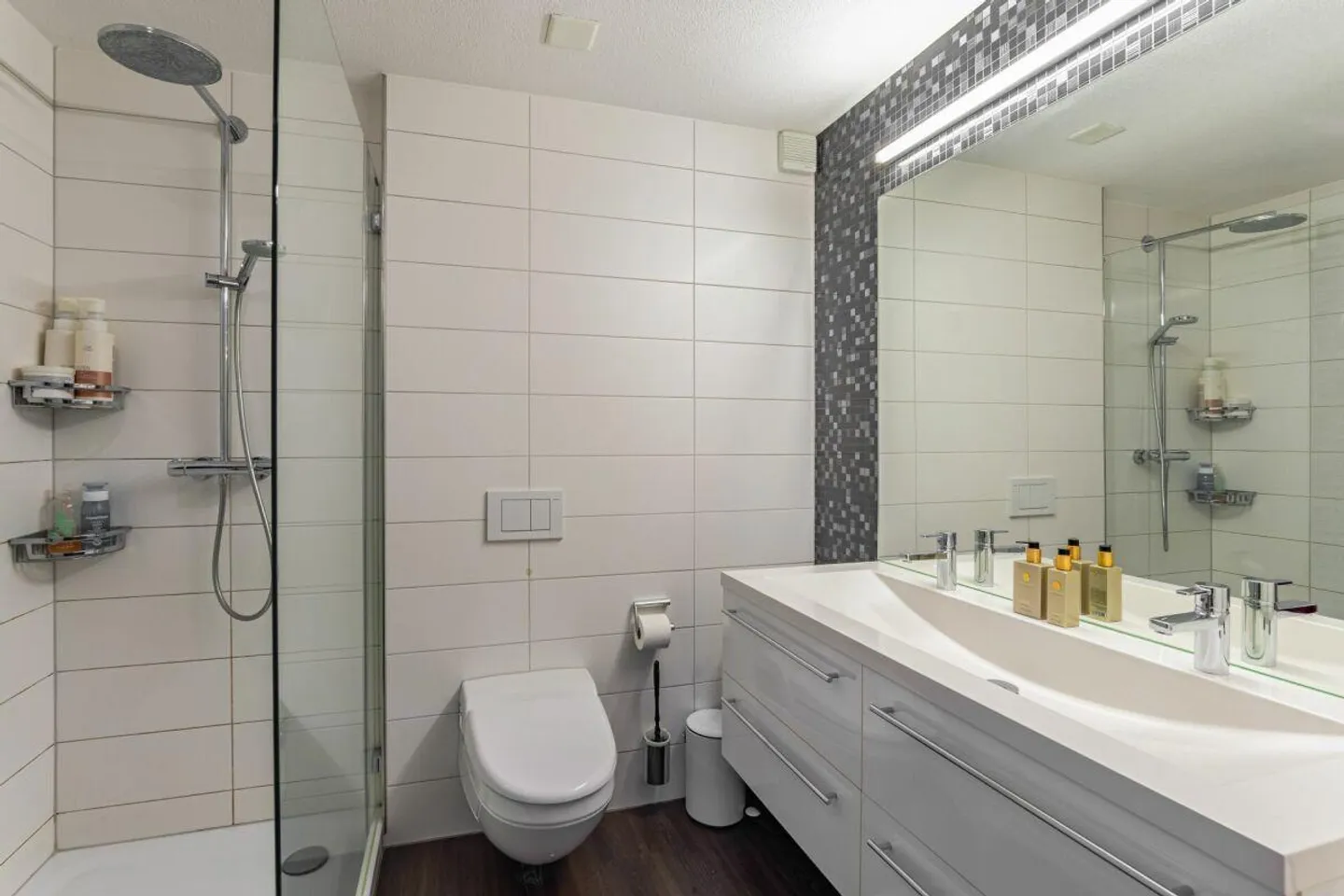 Bellissima casa unifamiliare ristrutturata di 6 1/2 stanze a Hünenberg See - Foto 15 di 21