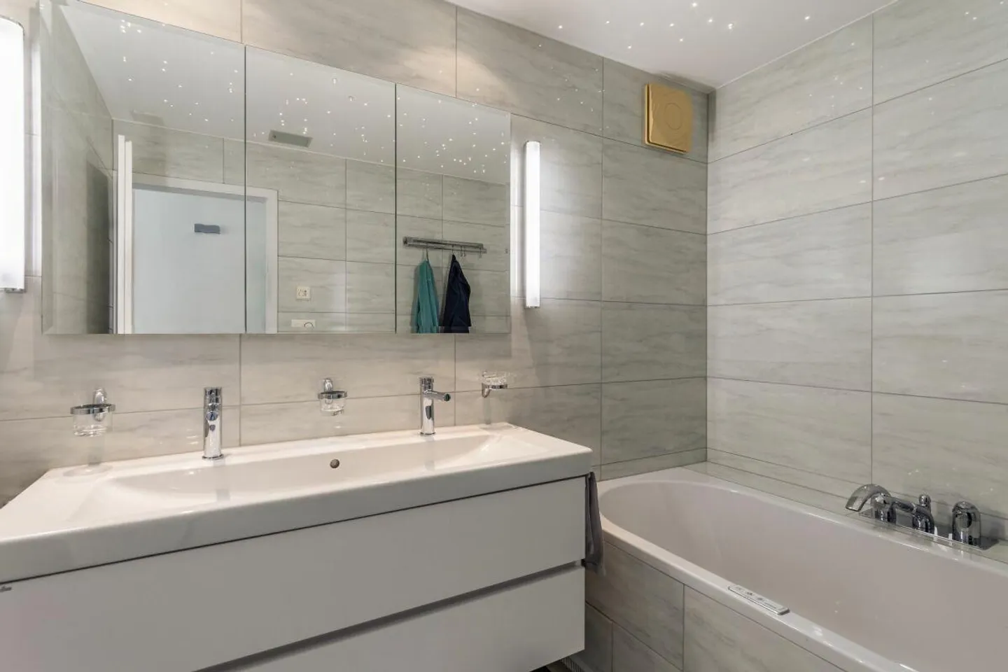 Bellissima casa unifamiliare ristrutturata di 6 1/2 stanze a Hünenberg See - Foto 17 di 21