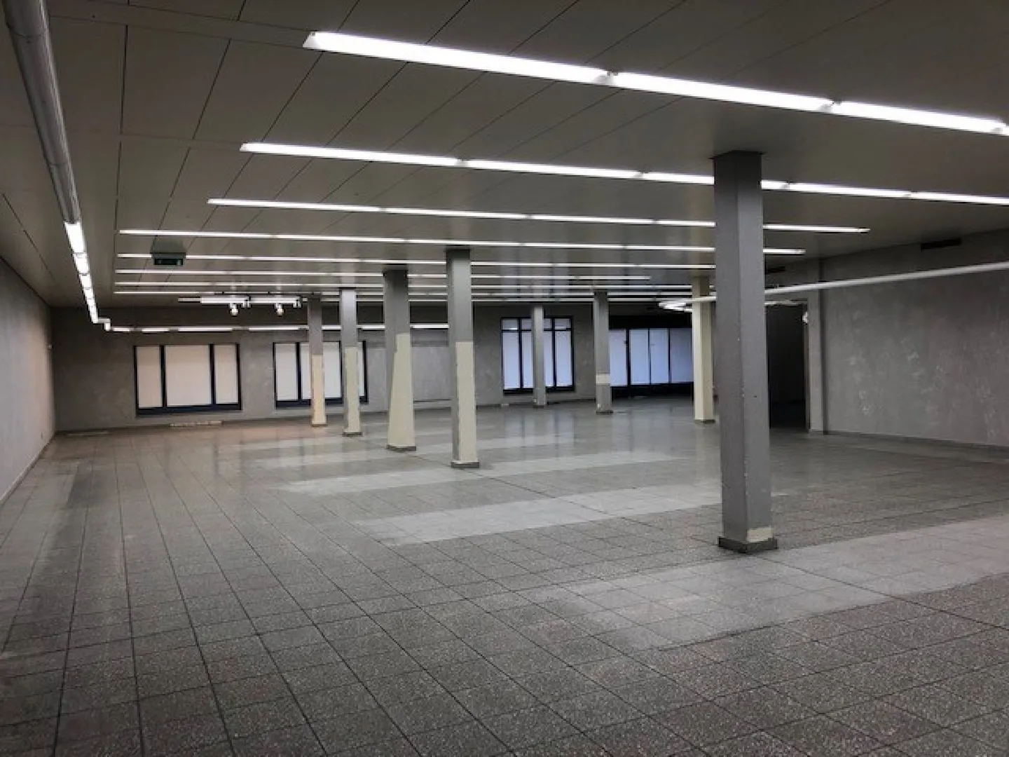 Spazio commerciale/spazio commerciale da 150m2 in affitto - Foto 5 di 5