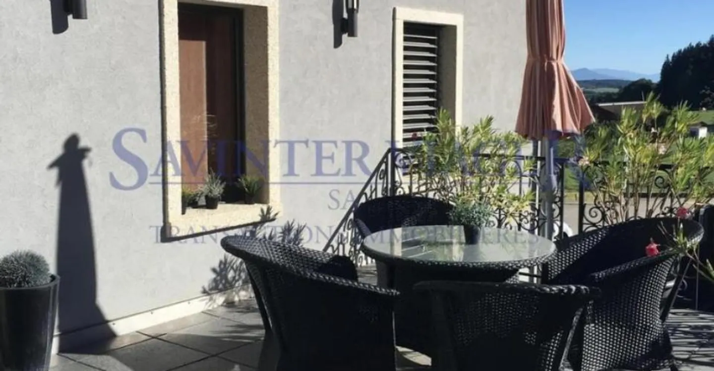 Casa 890 m² di superficie abitabile, 12+ stanze, terreno 4.300 m² - Trasformabile in 3 appartamenti - Montricher (VD) - Foto 1 di 1