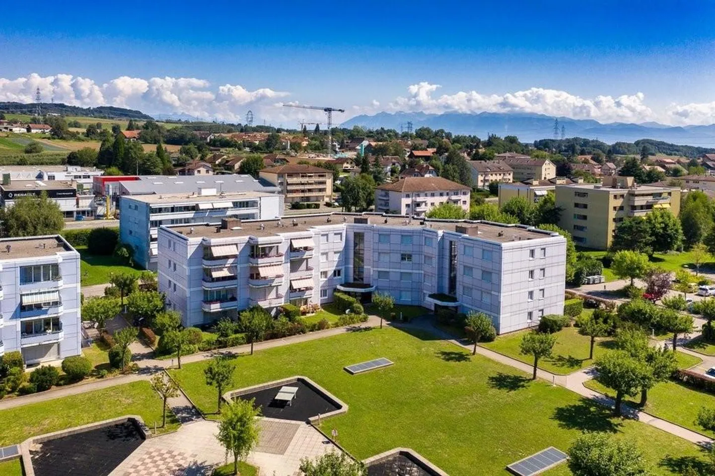 Large apartment in a family-friendly and green neighborhood - Photo 1 of 2