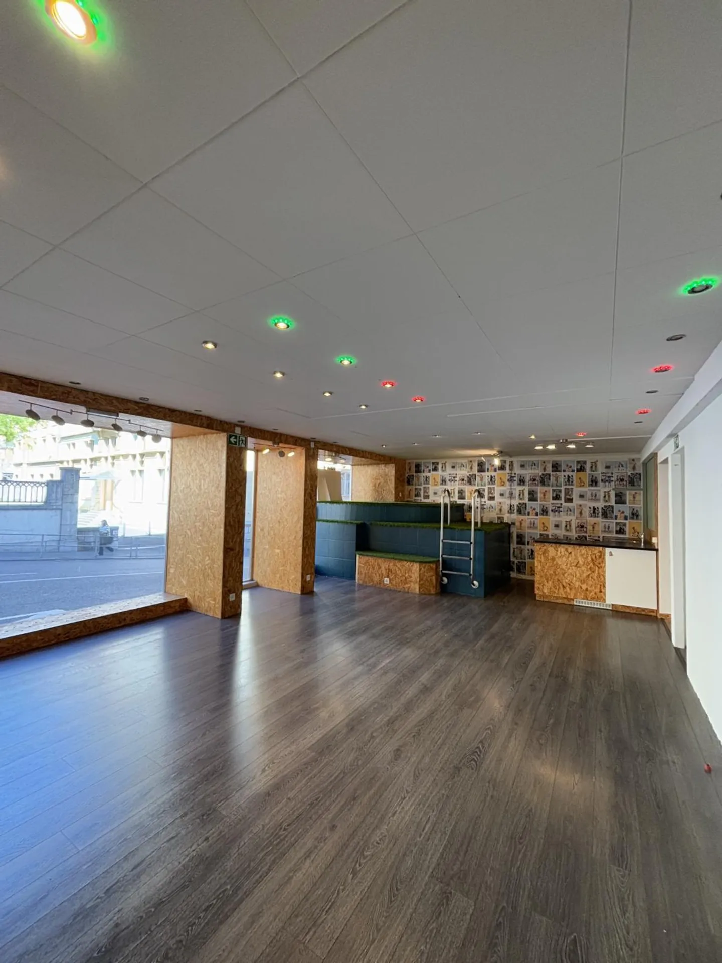 Spazio commerciale luminoso e ben posizionato a Neuchâtel? Eccellente visibilità - Foto 6 di 12