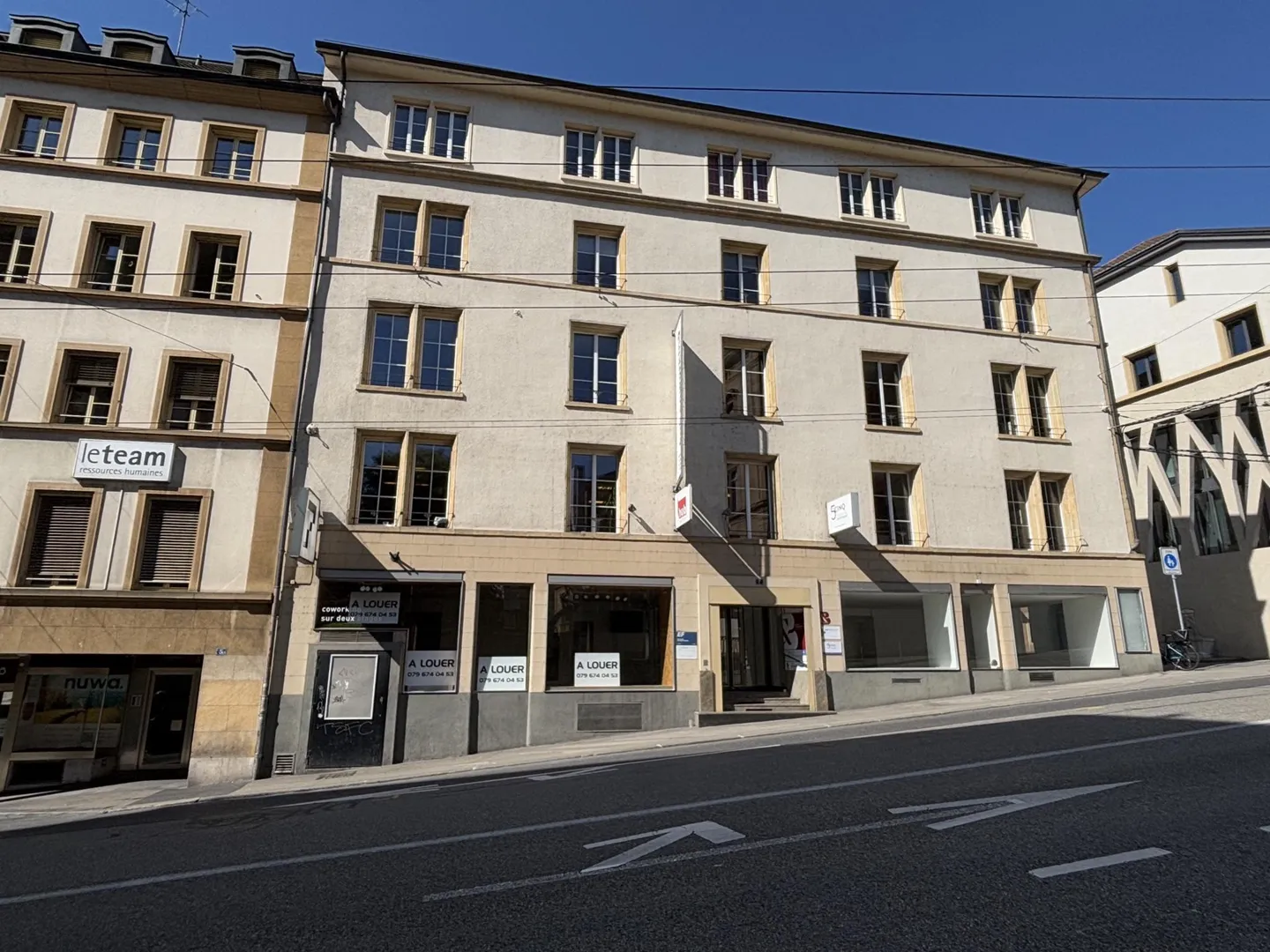 Spazio commerciale luminoso e ben posizionato a Neuchâtel? Eccellente visibilità - Foto 2 di 12