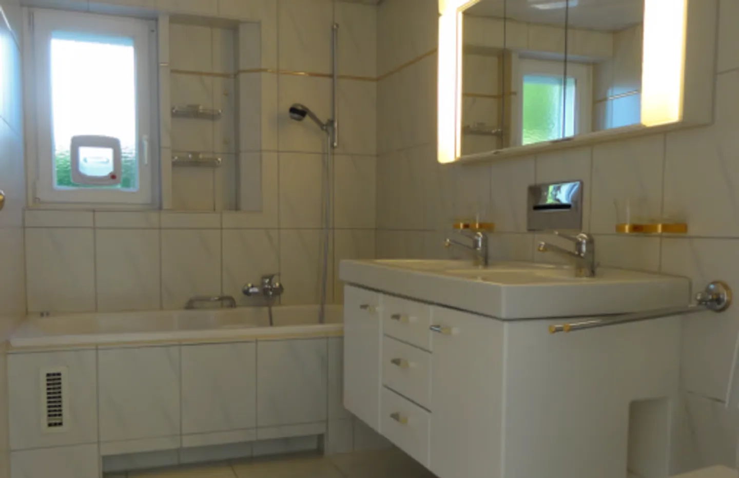 Great apartment, but limited to 1 year - Photo 6 of 6