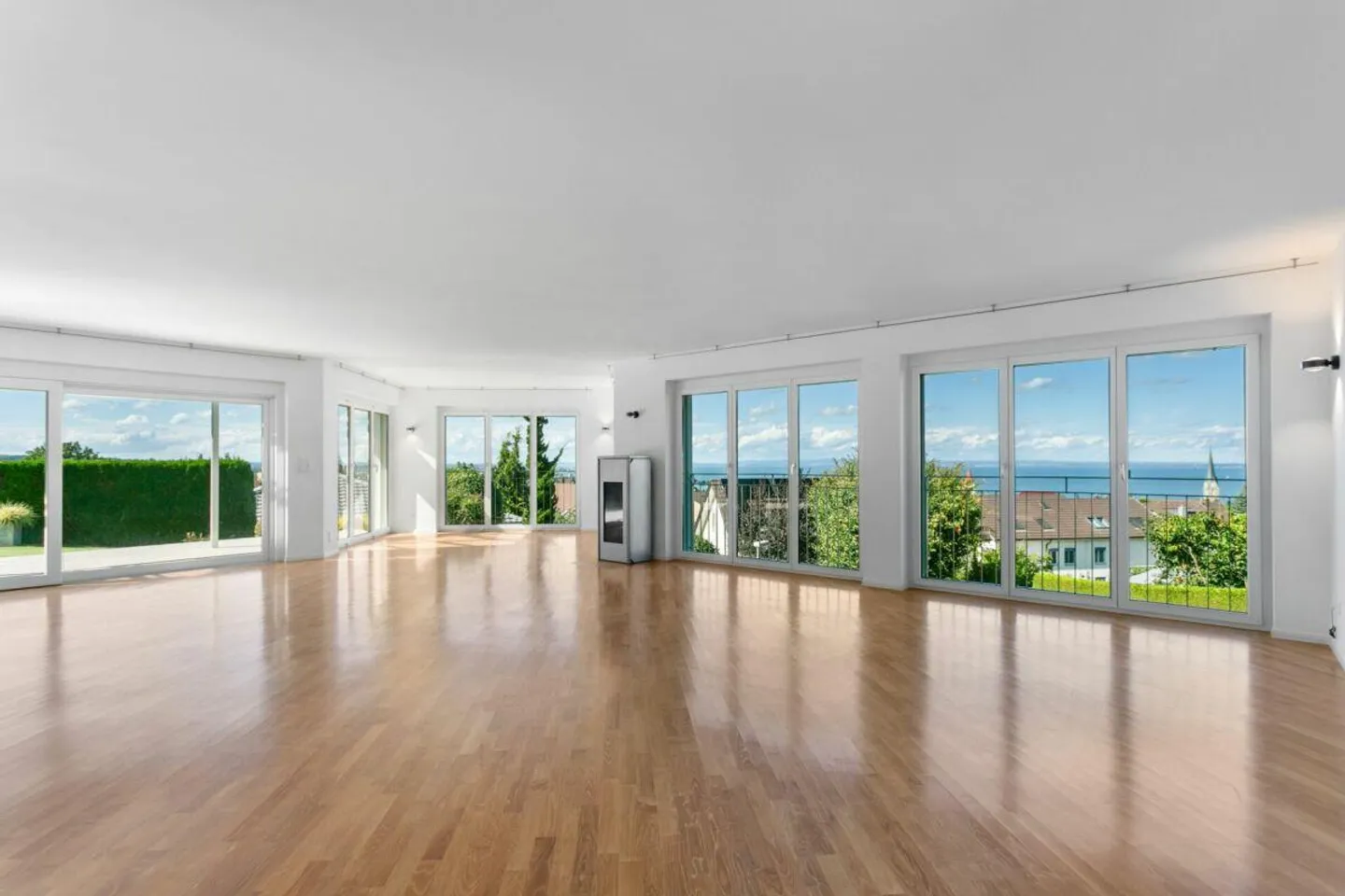 Villa con vista mozzafiato sul lago e piscina all'aperto - Foto 7 di 30