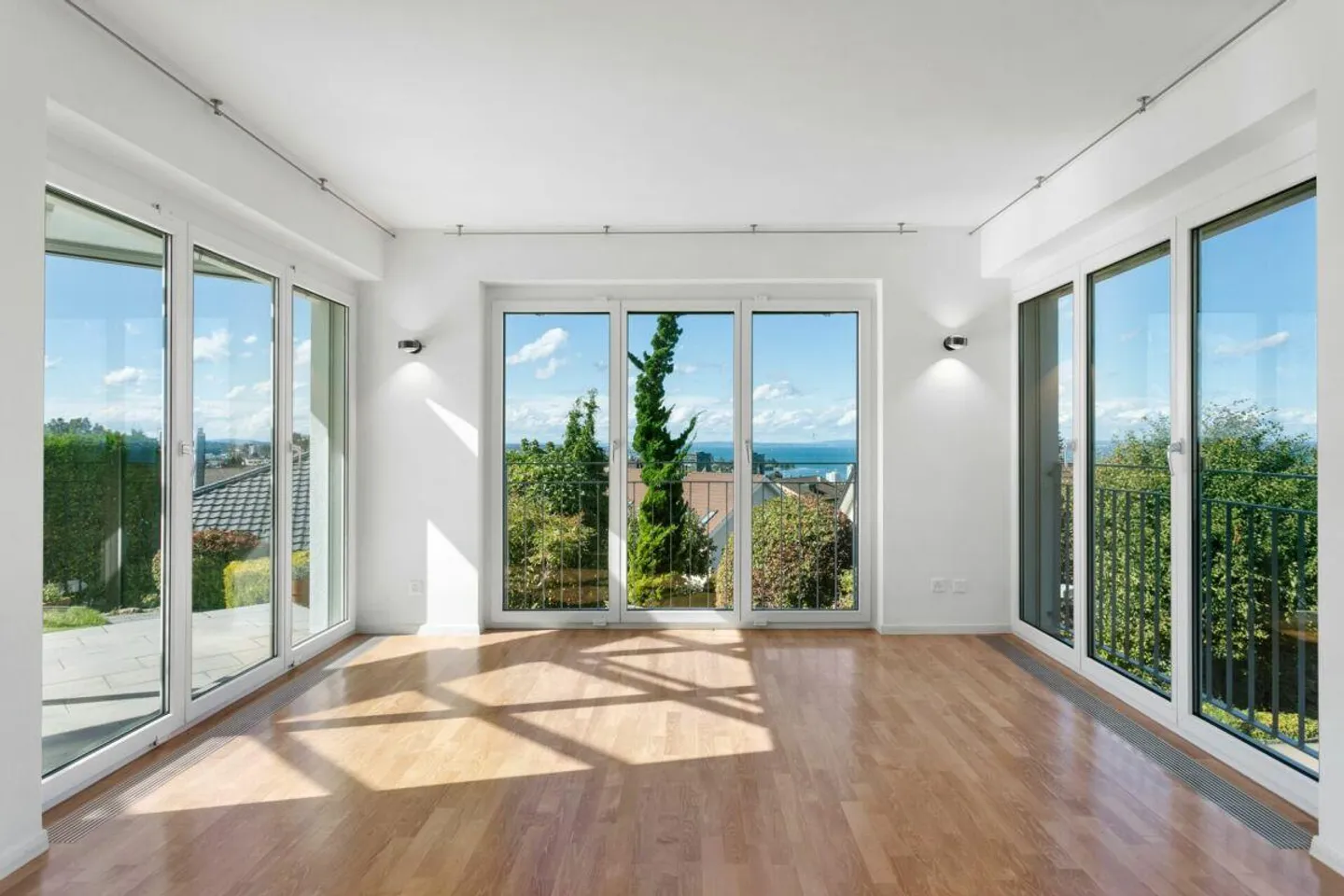 Villa con vista mozzafiato sul lago e piscina all'aperto - Foto 8 di 30