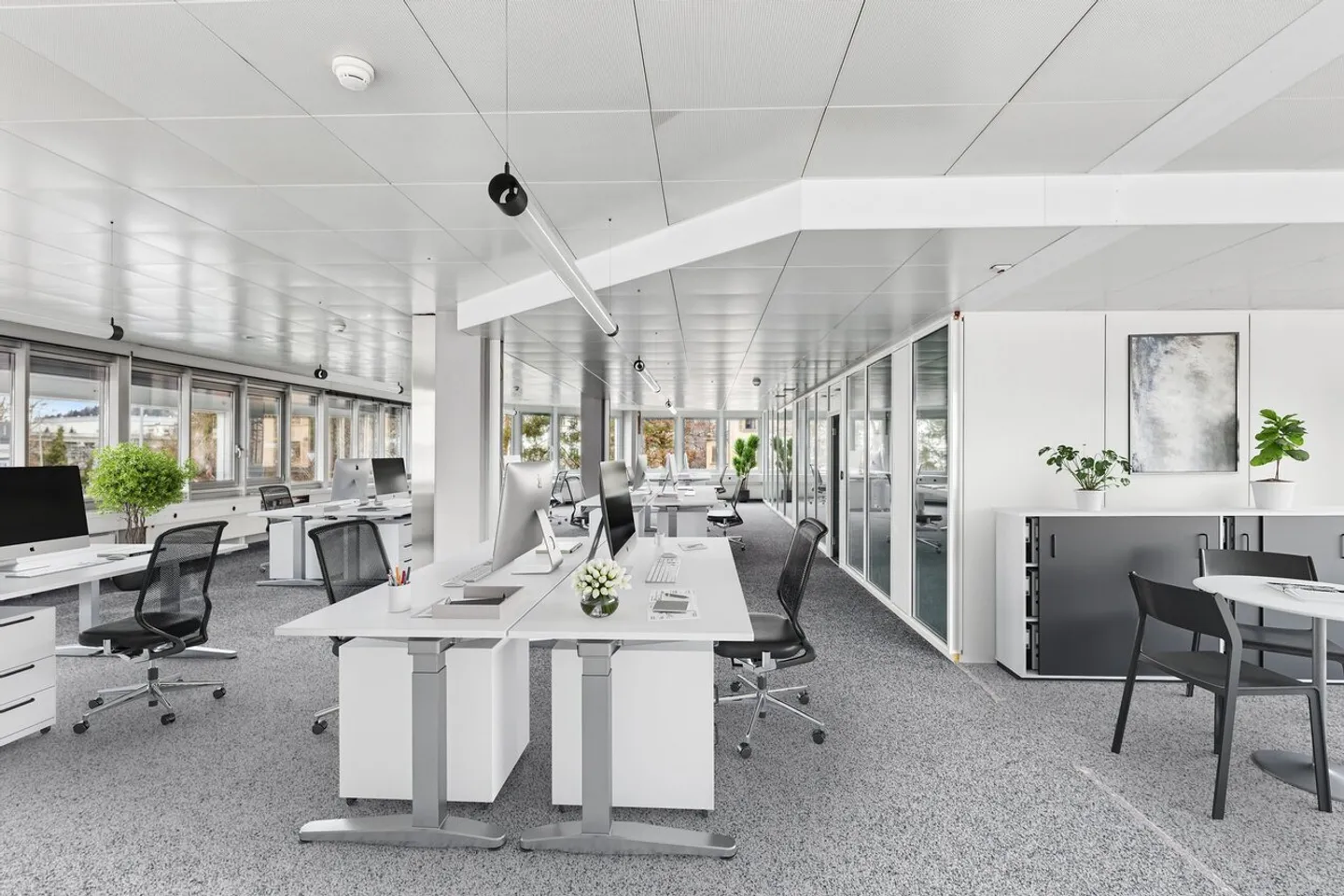 Office Space Near the Train Station - Photo 3 of 5