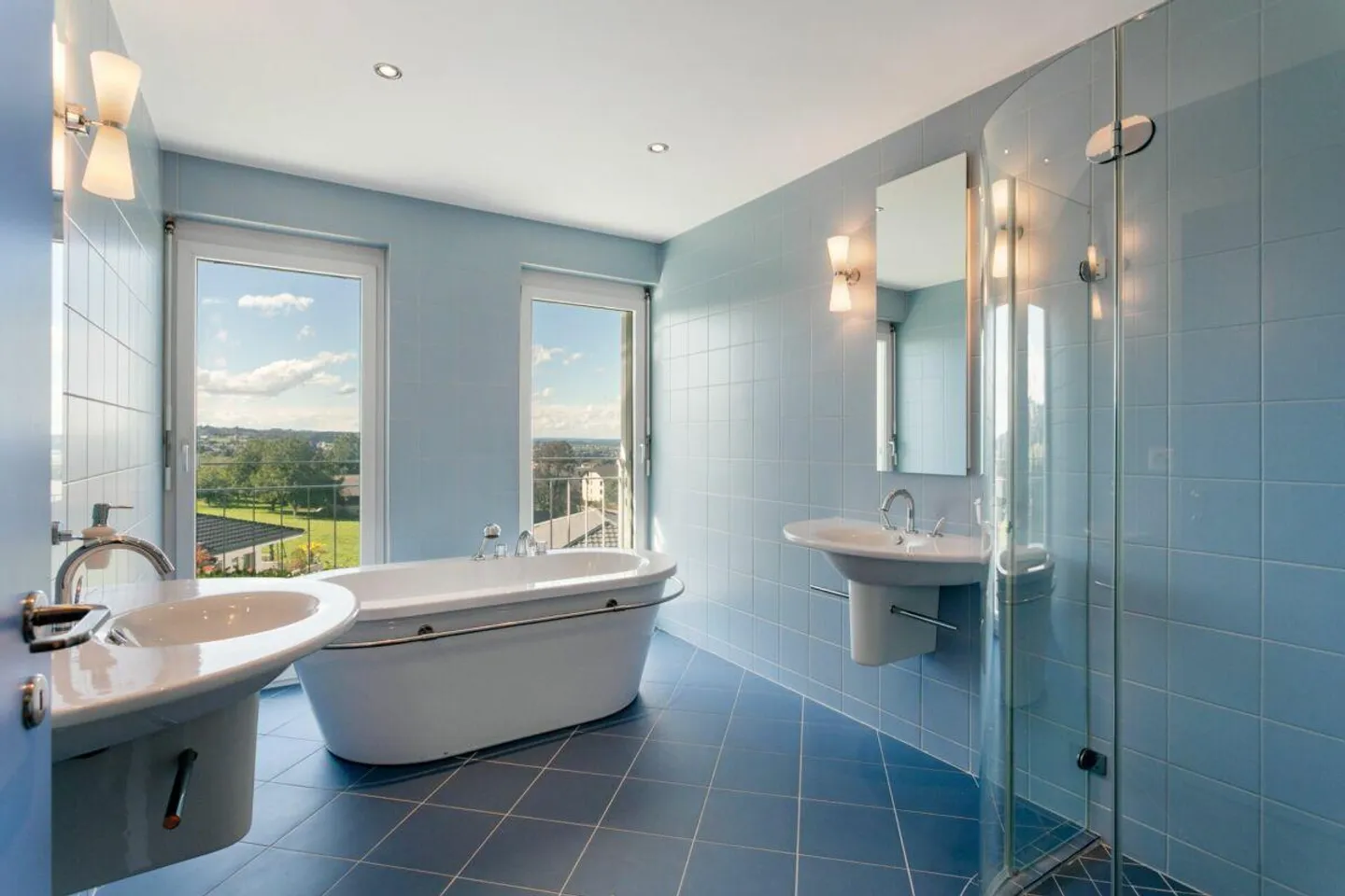Villa con vista mozzafiato sul lago e piscina all'aperto - Foto 27 di 30