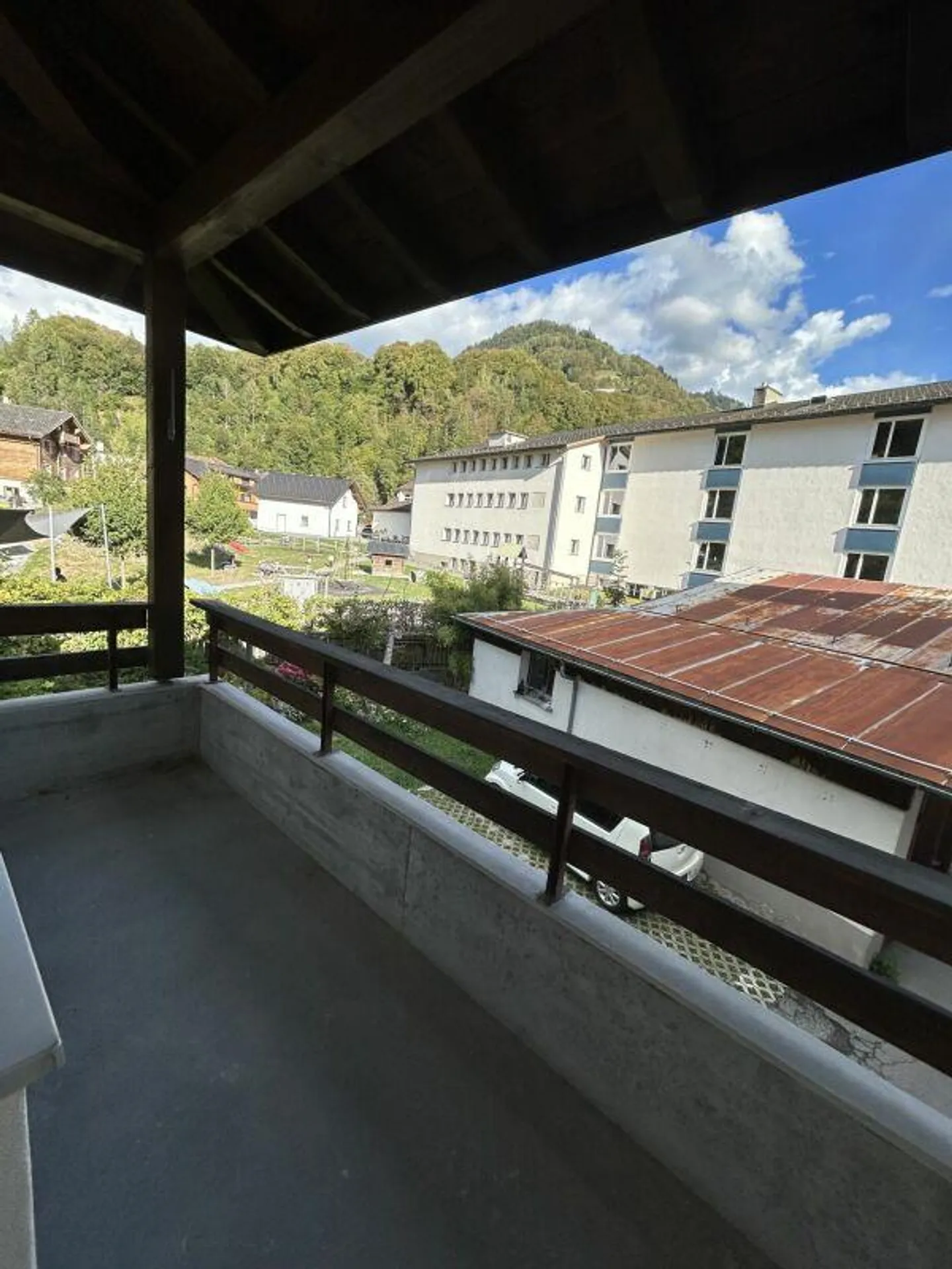 Spacious 4.5 Room Apartment - Photo 3 of 10