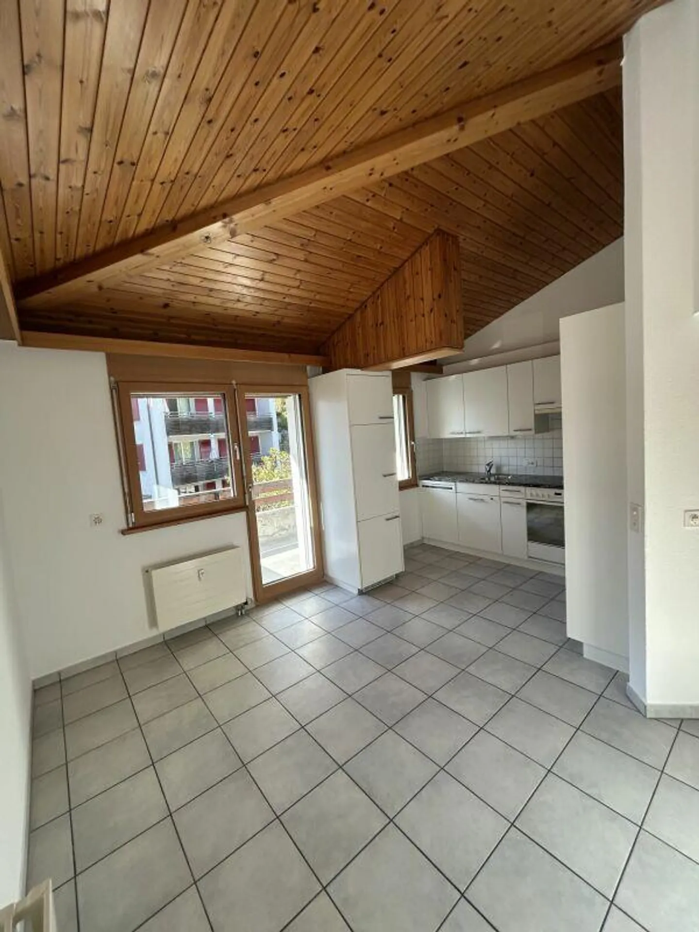 Spacious 4.5 Room Apartment - Photo 4 of 10