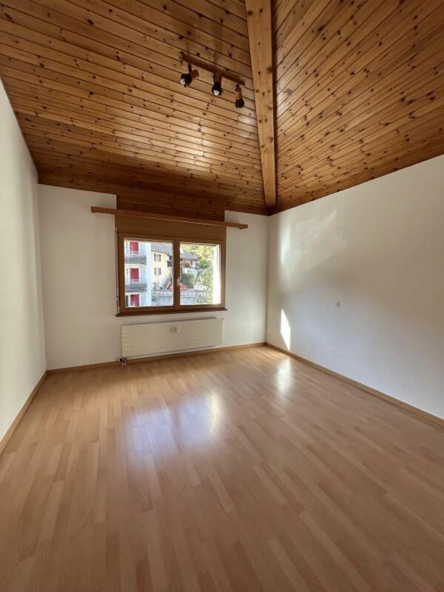 Spacious 4.5 Room Apartment - Photo 6 of 10