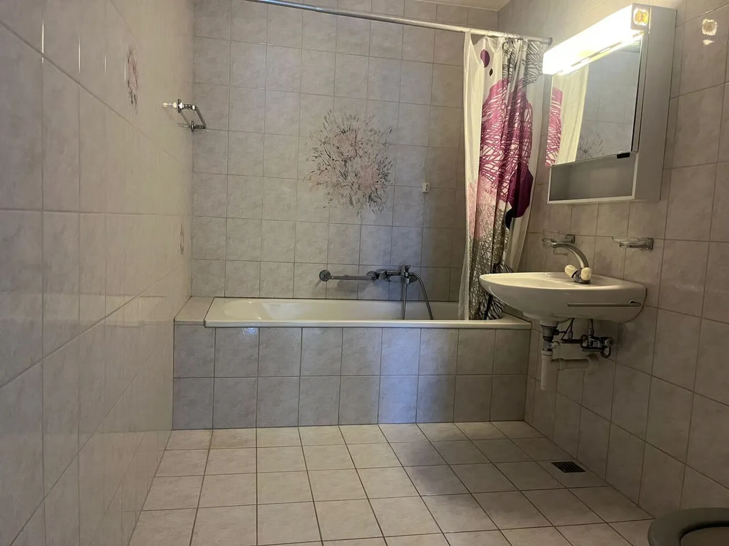 COURTEPIN 2,5 PCES DE 61,4M², BALCON COUVERT, PARKING SOUTERRAIN, CAVE - Foto 6 von 8